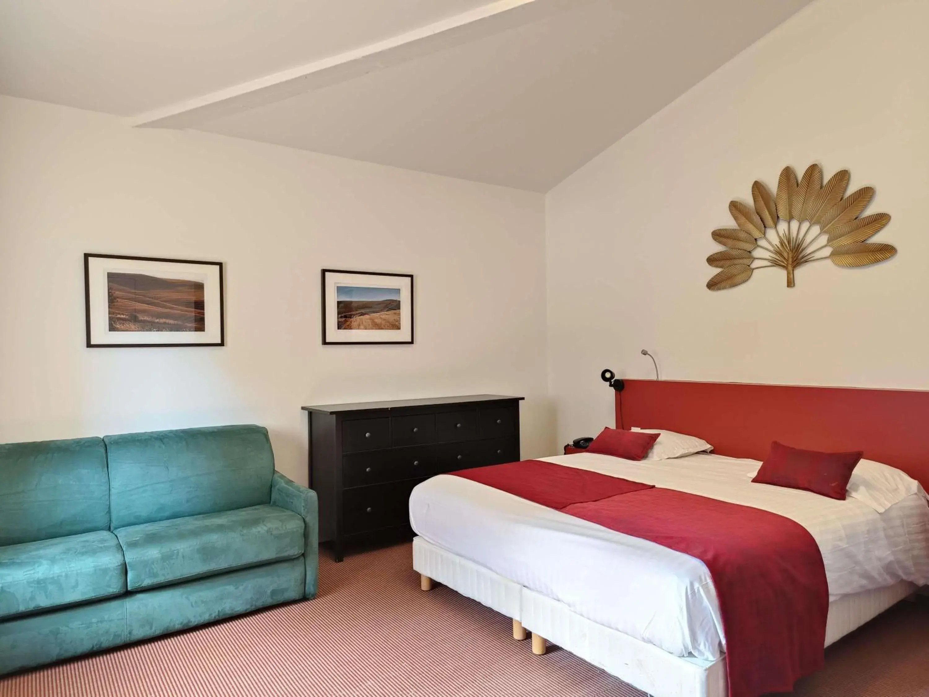 Bedroom, Bed in Mercure Aix-En-Provence Sainte-Victoire Bedroom, Bed in Mercure Aix-En-Provence Sainte-Victoire