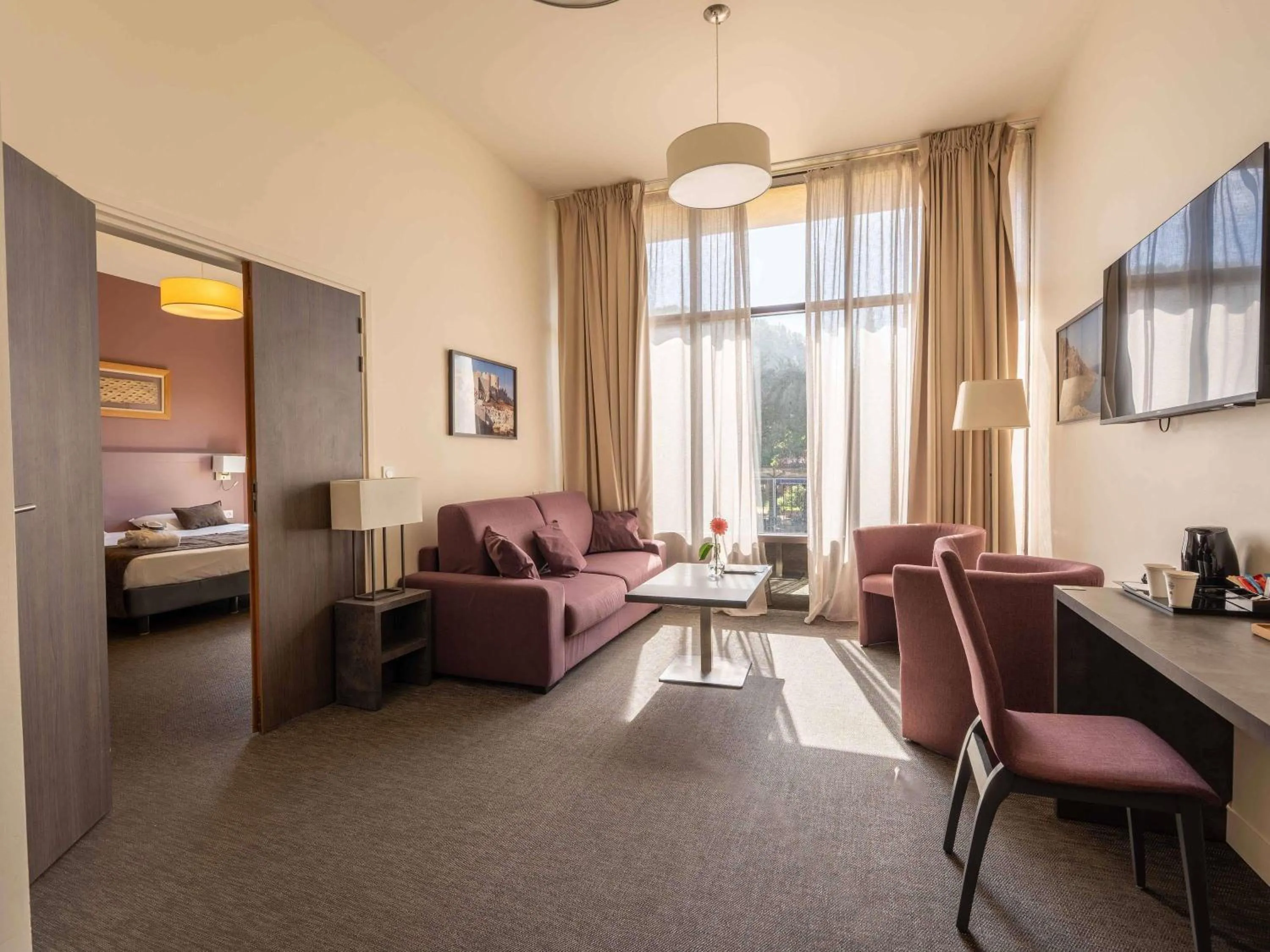 Bedroom in Mercure Aix-En-Provence Sainte-Victoire