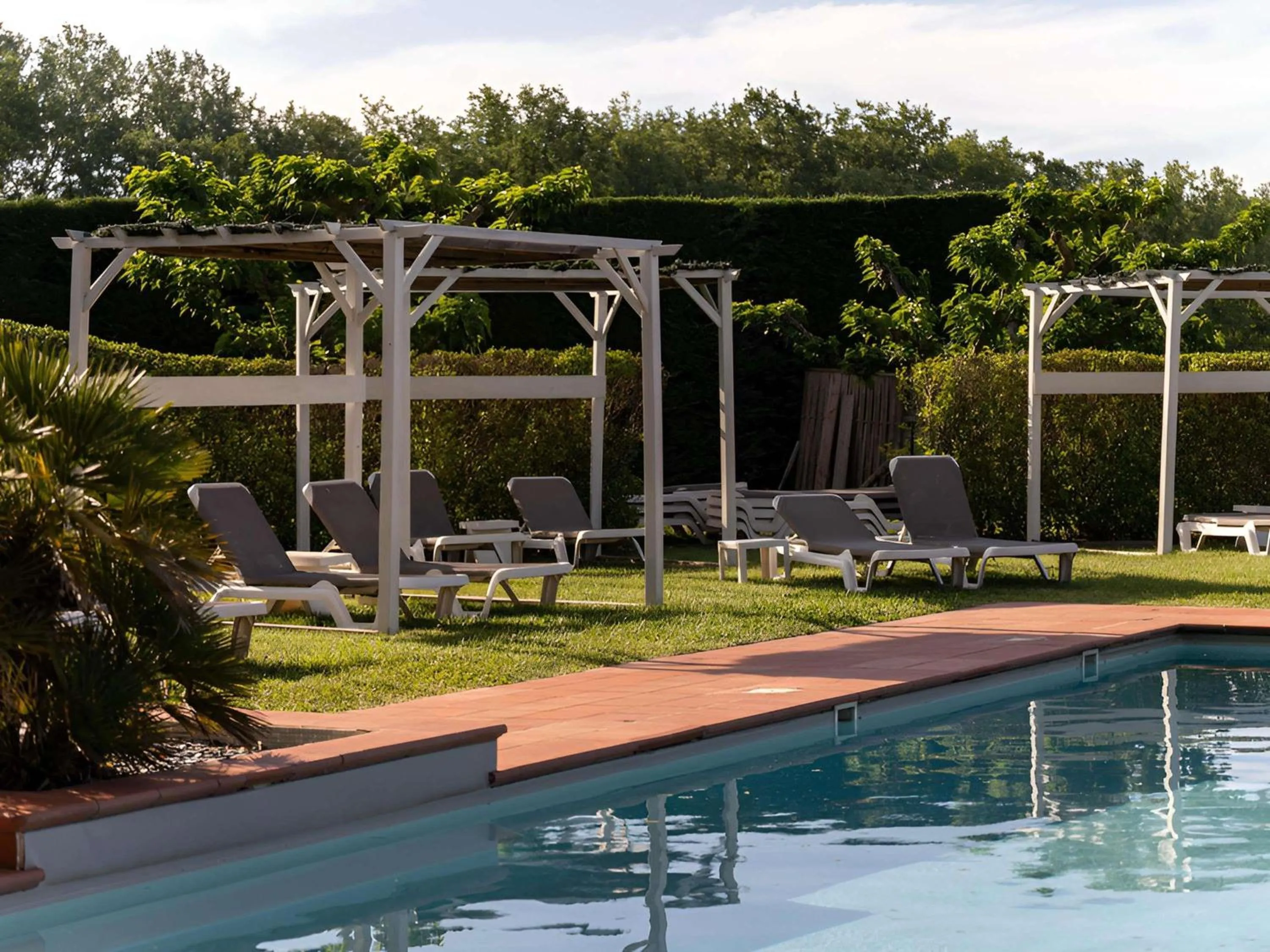 Pool view in Mercure Aix-En-Provence Sainte-Victoire