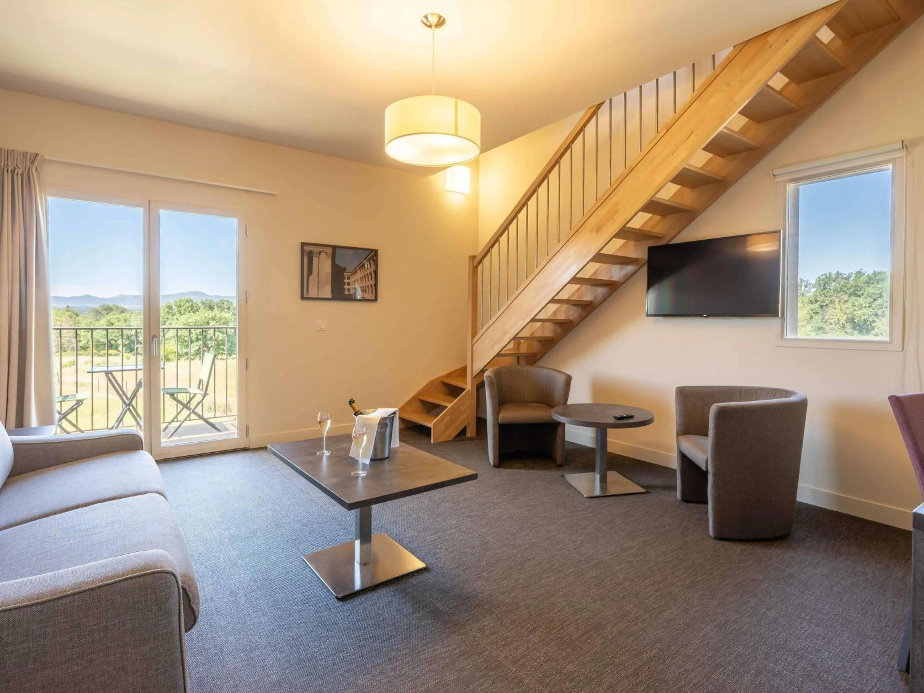 Bedroom in Mercure Aix-En-Provence Sainte-Victoire