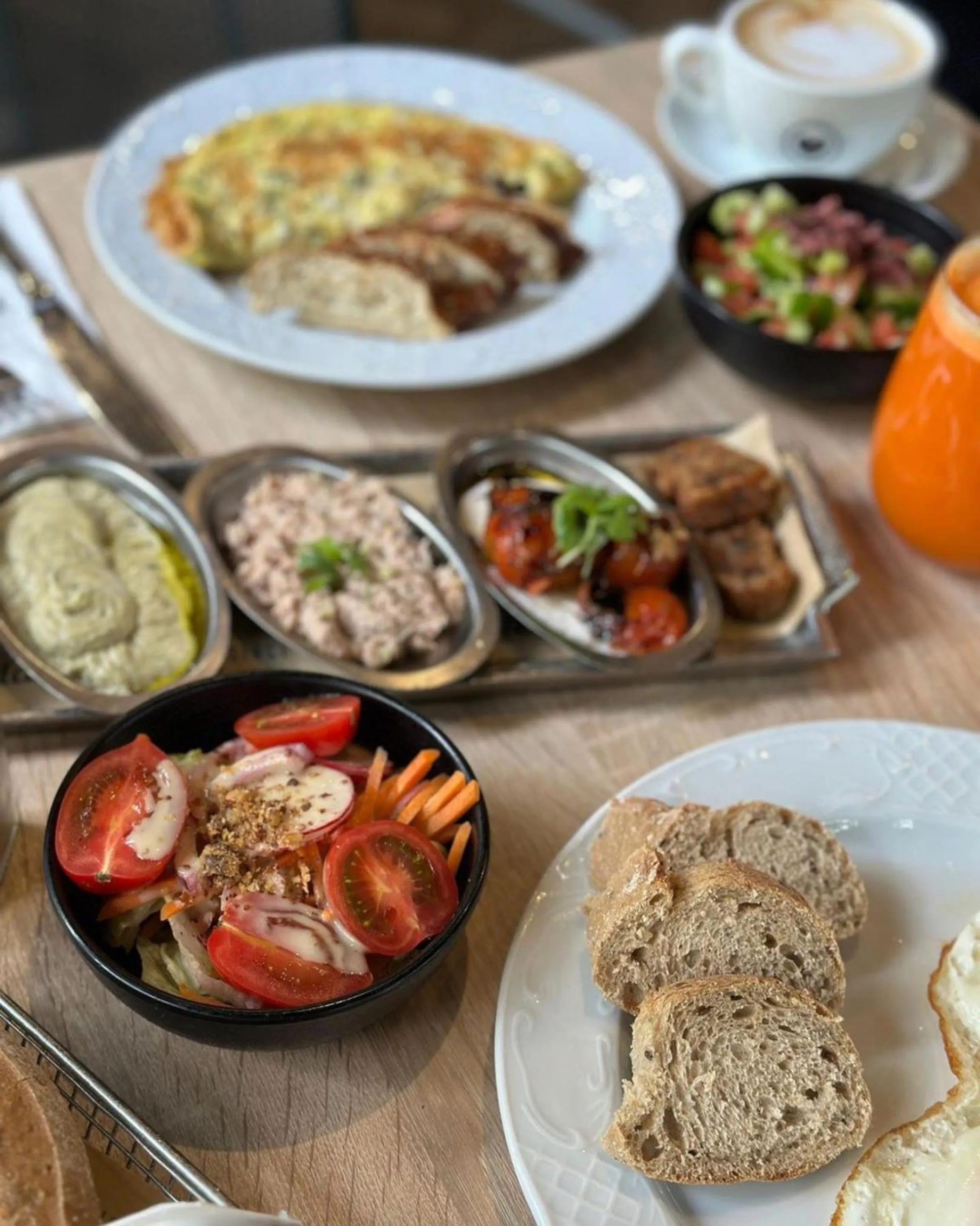 Restaurant/places to eat in Carmella Boutique Hotel