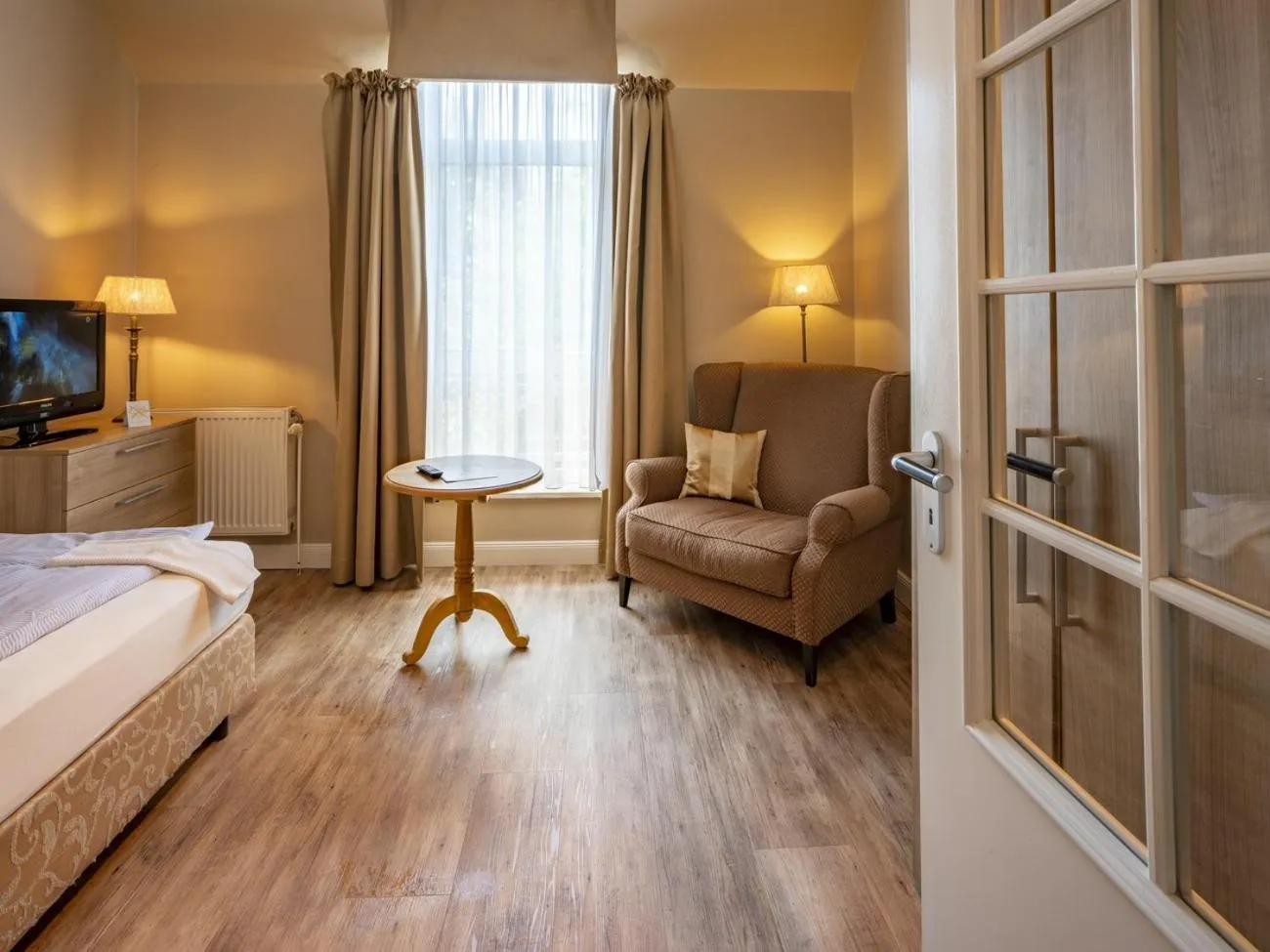 Photo of the whole room, Bed in Hotel Hüttmann