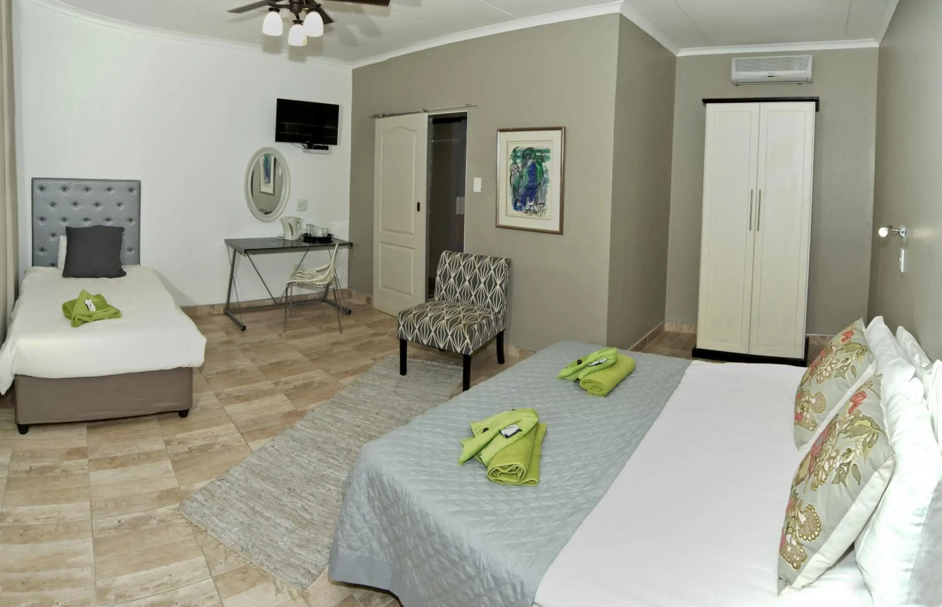 Standard Triple Room in Out of Africa Guesthouse Standard Triple Room in Out of Africa Guesthouse