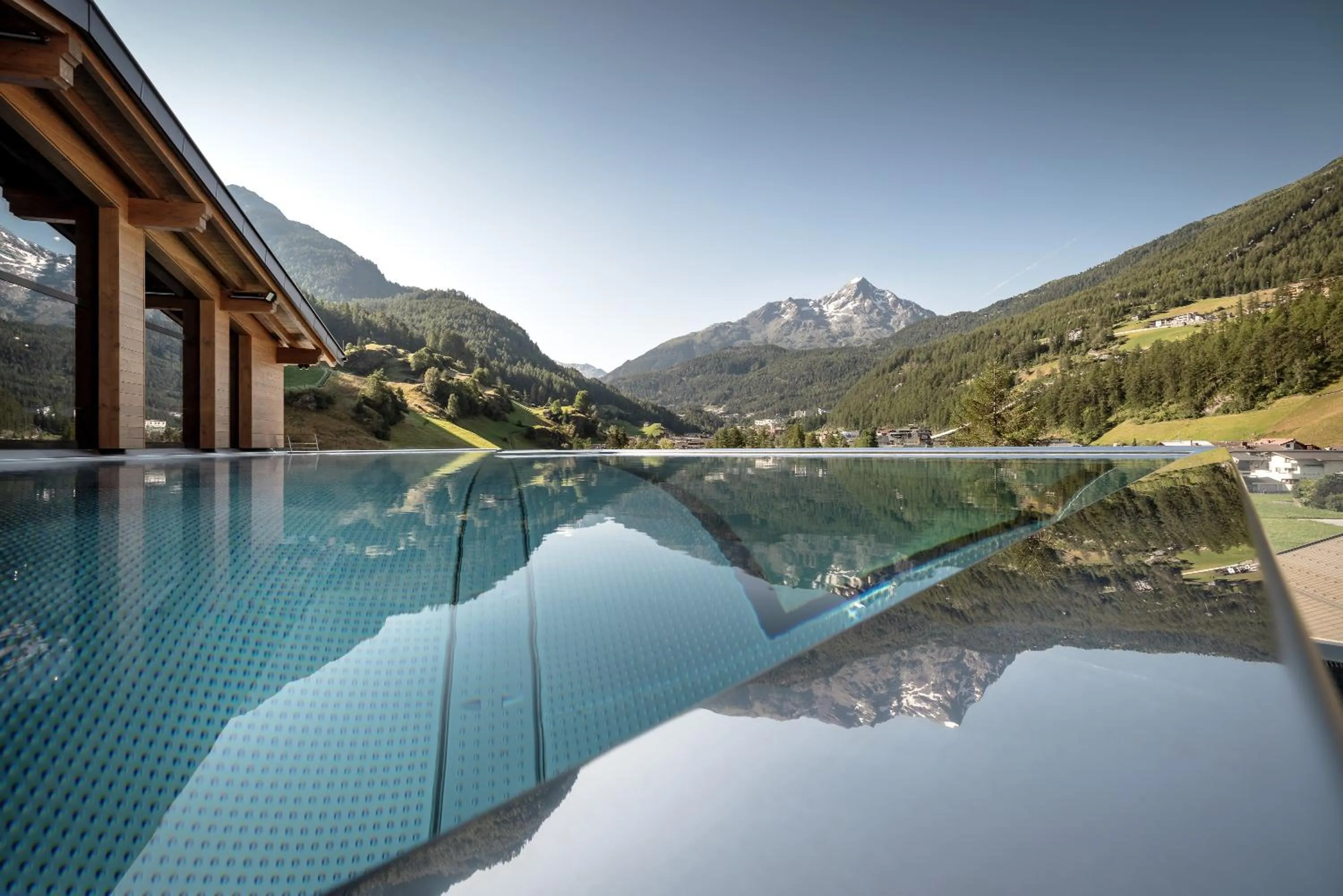Swimming pool in Das Central – Alpine . Luxury . Life