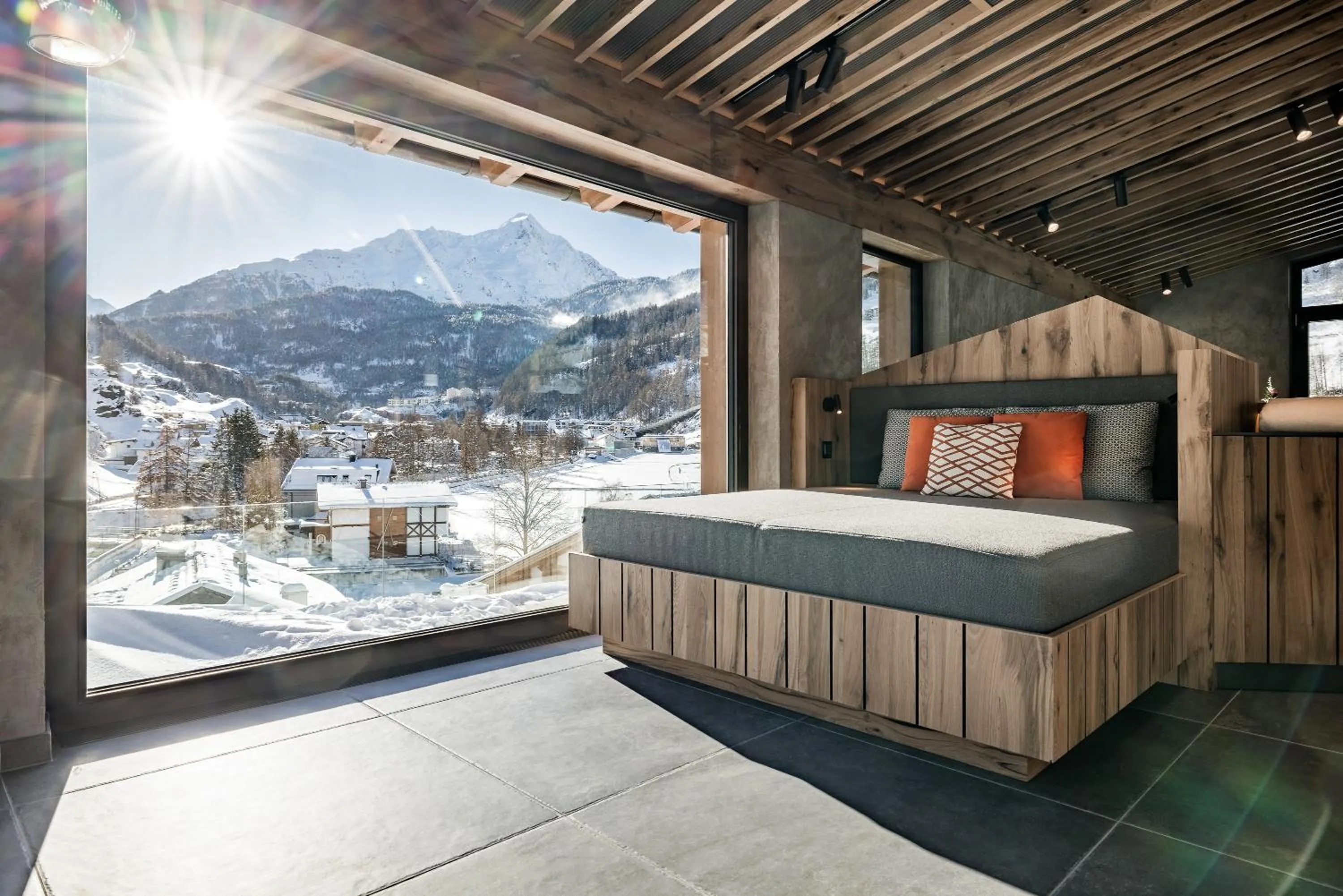 Day, Bed in Das Central – Alpine . Luxury . Life