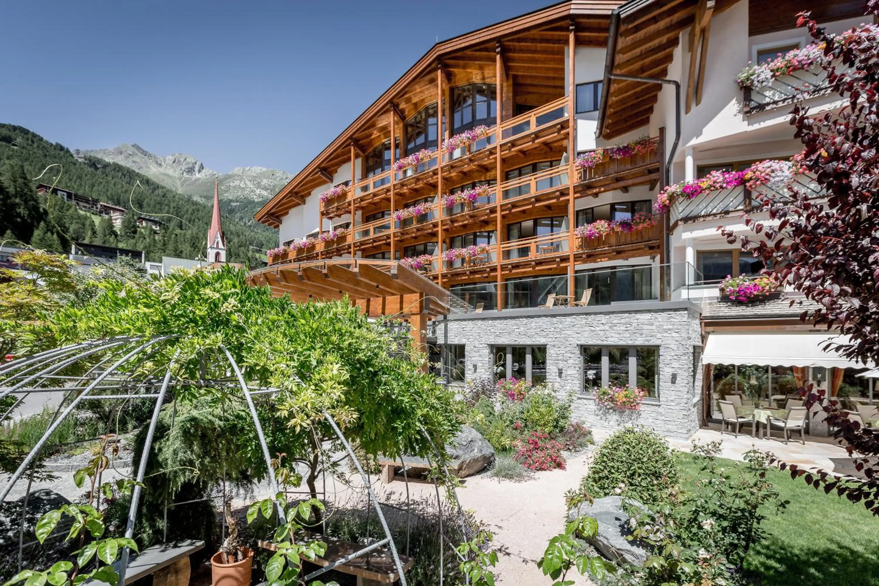 Garden in Das Central – Alpine . Luxury . Life