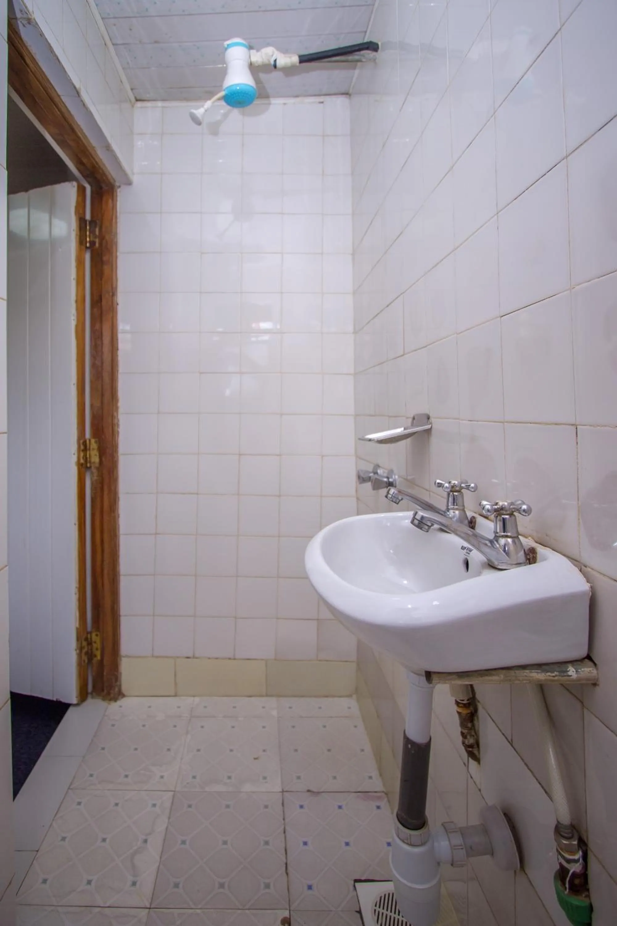 Bathroom in Sunshine Hotel Tengecha