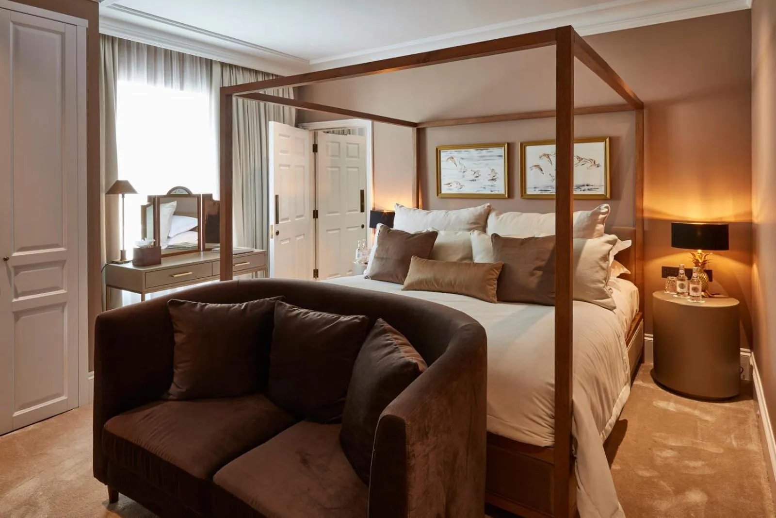 Bed in Lympstone Manor Hotel Restaurant & Vineyard - Relais & Chateaux