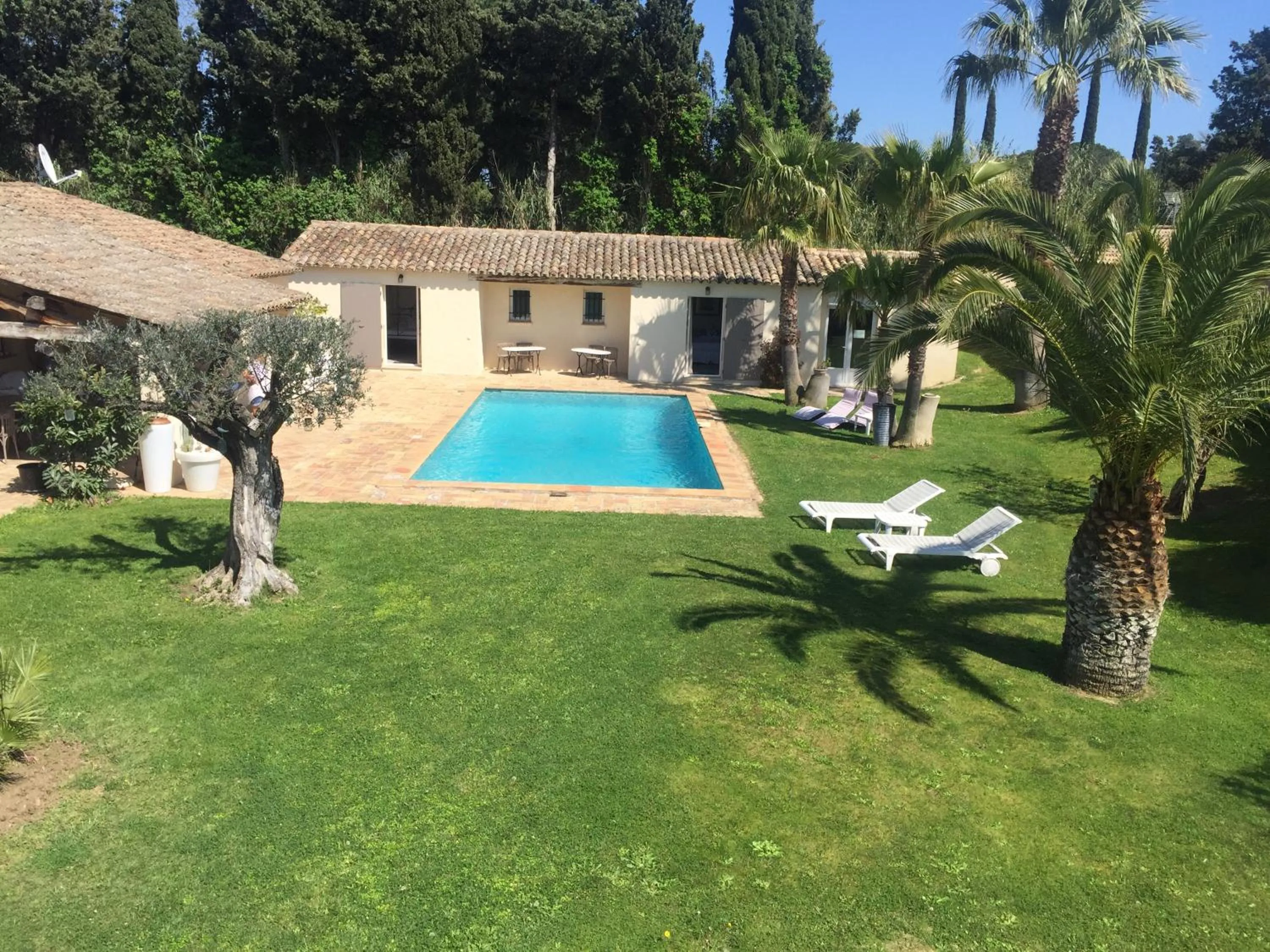 Property building in Villa Made