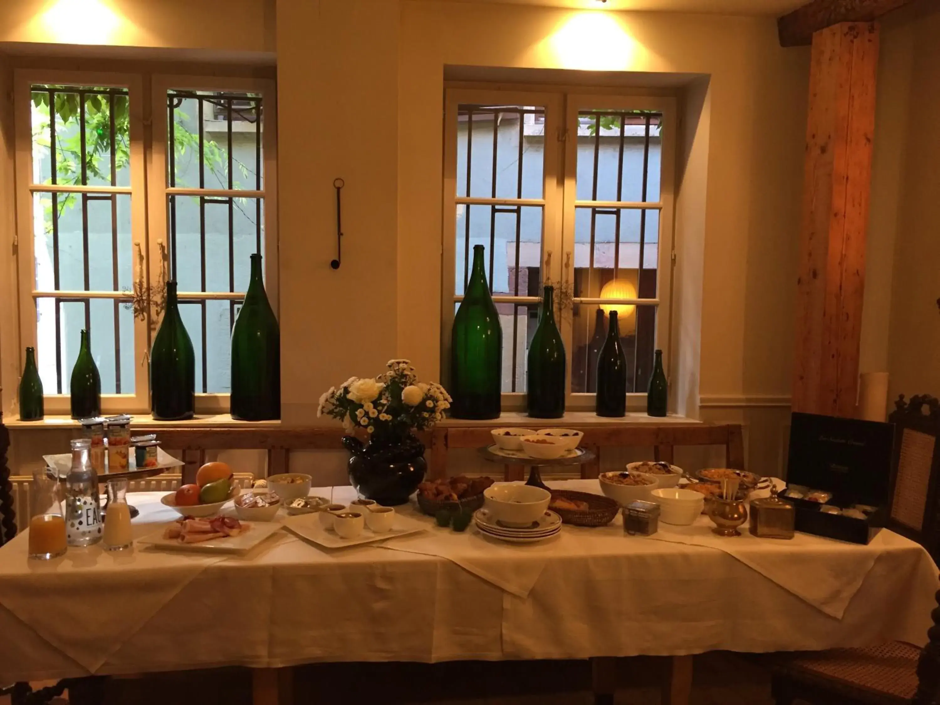 Continental breakfast, Restaurant/Places to Eat in Hôtel Restaurant Le Chut - Petite France