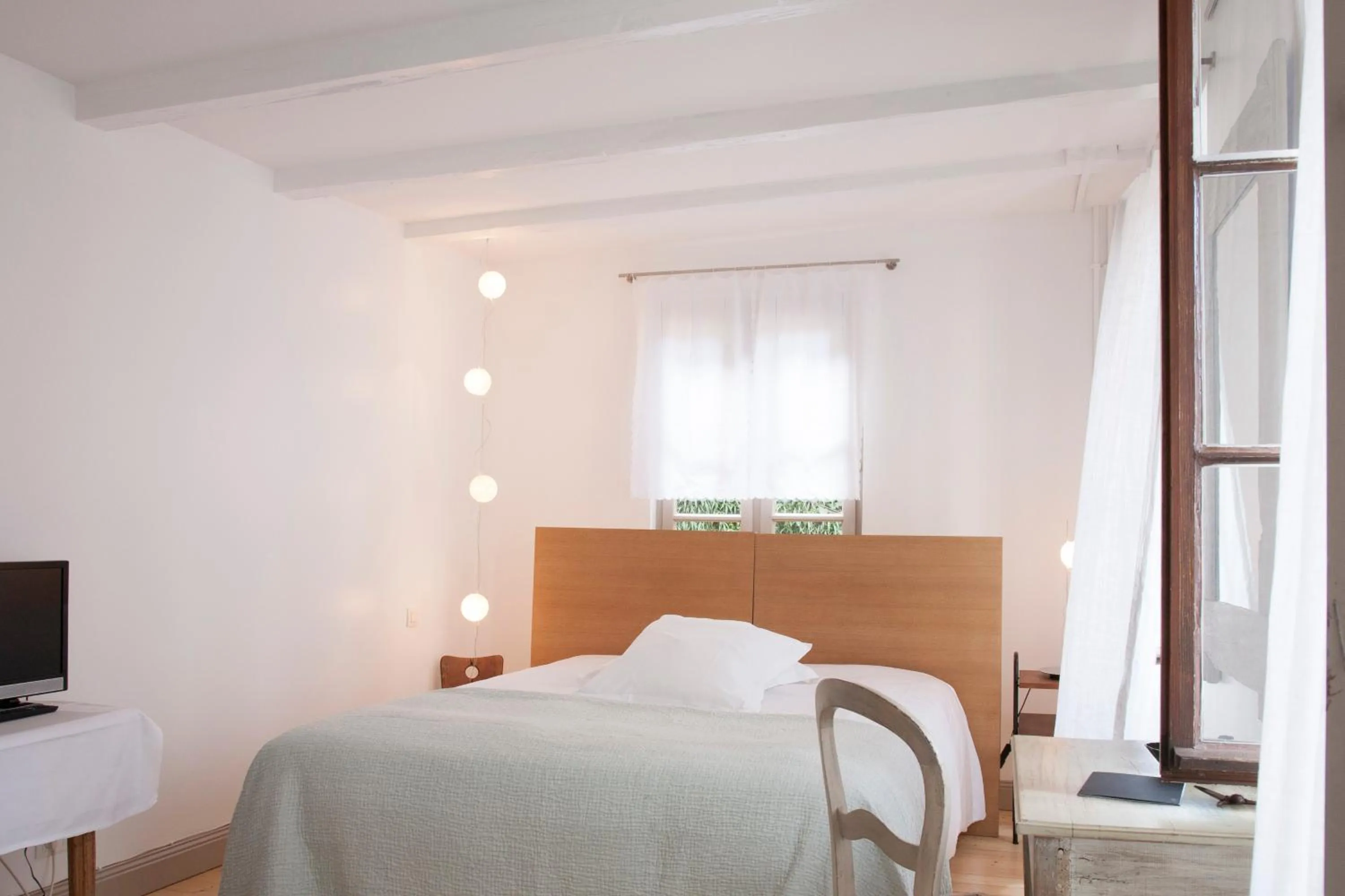 Photo of the whole room in Hôtel Restaurant Le Chut - Petite France