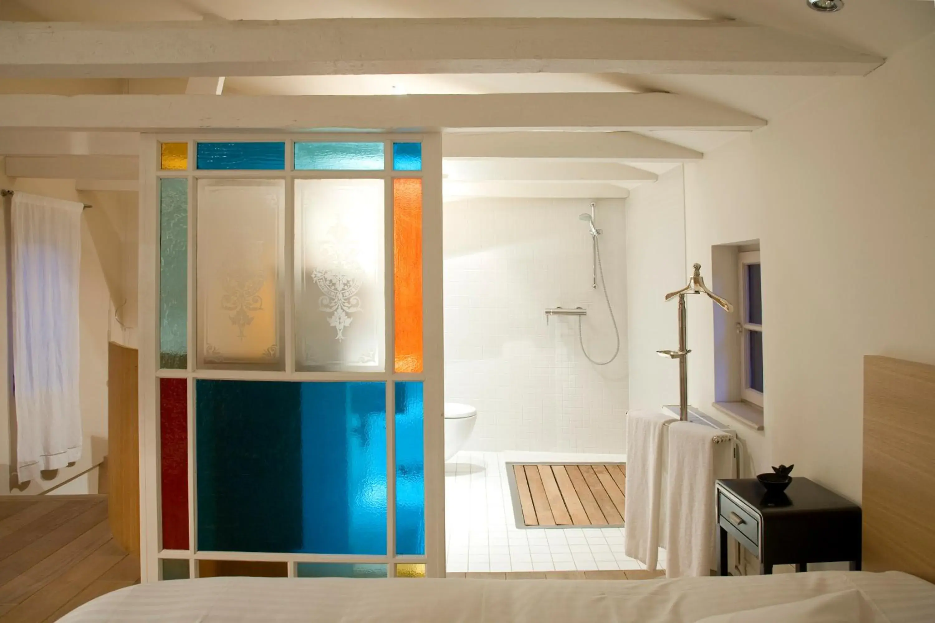 Bathroom, TV/Entertainment Center in Hôtel Restaurant Le Chut - Petite France