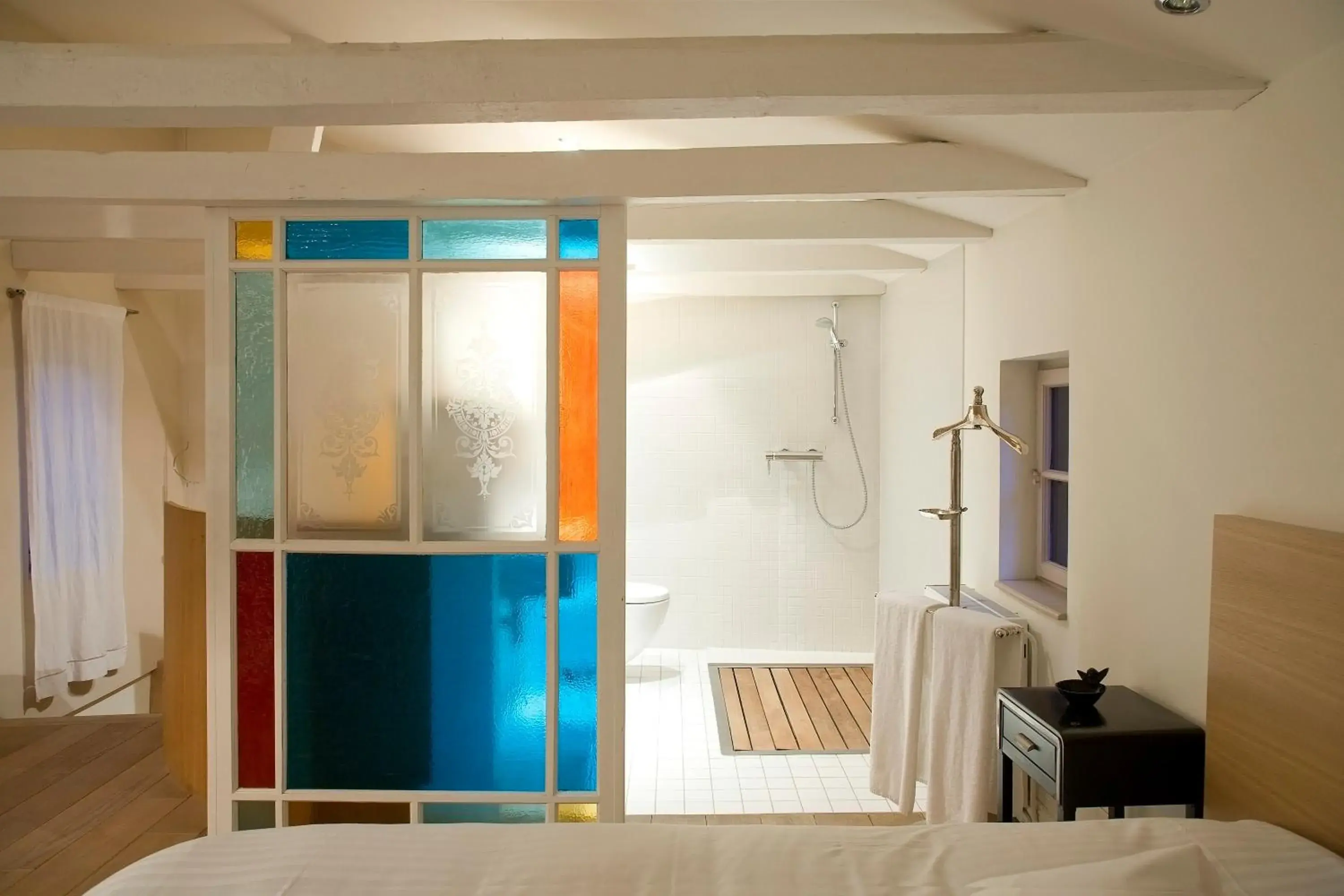 Bathroom, TV/Entertainment Center in Hôtel Restaurant Le Chut - Petite France