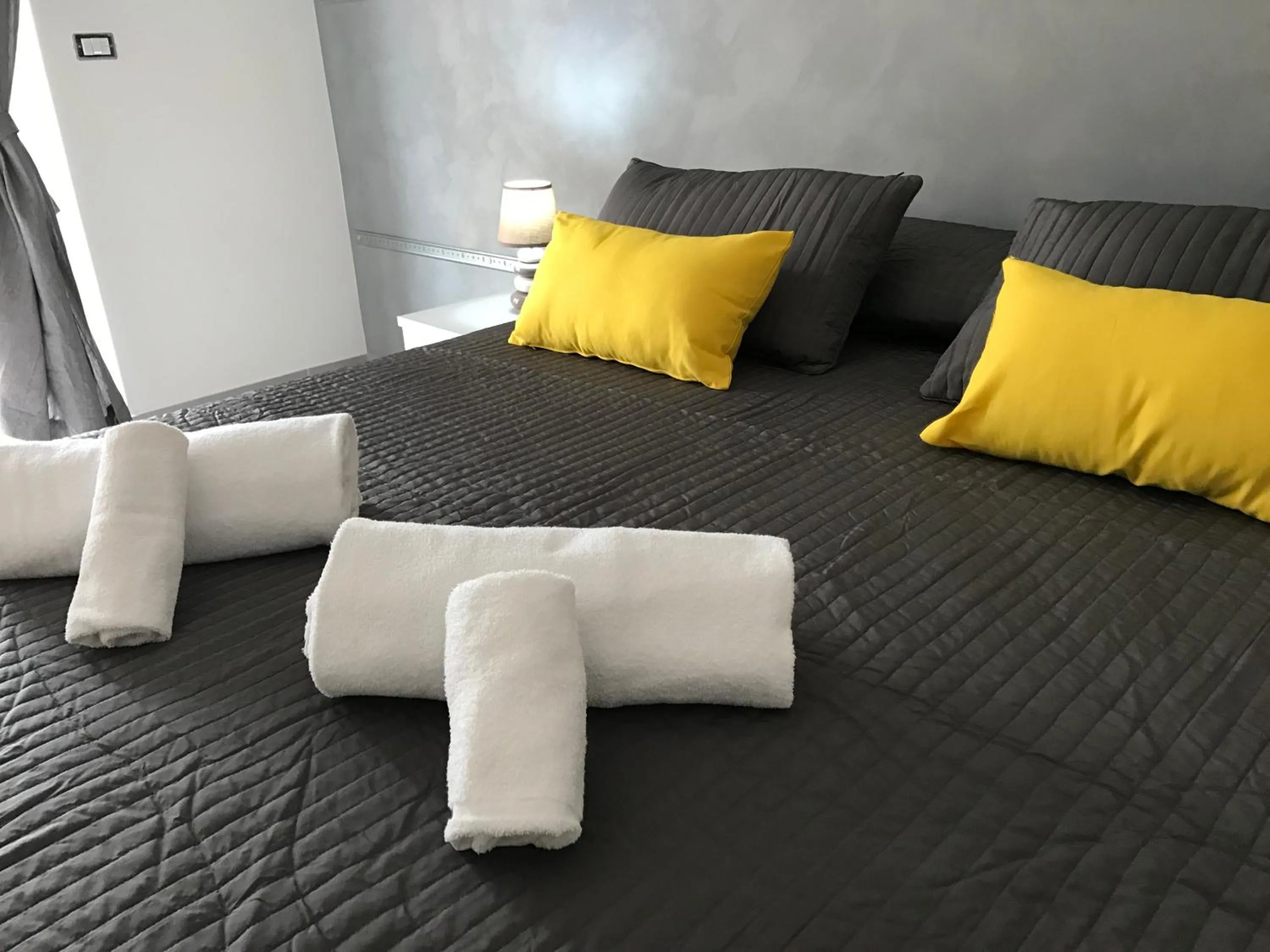 Photo of the whole room, Bed in Dunant House