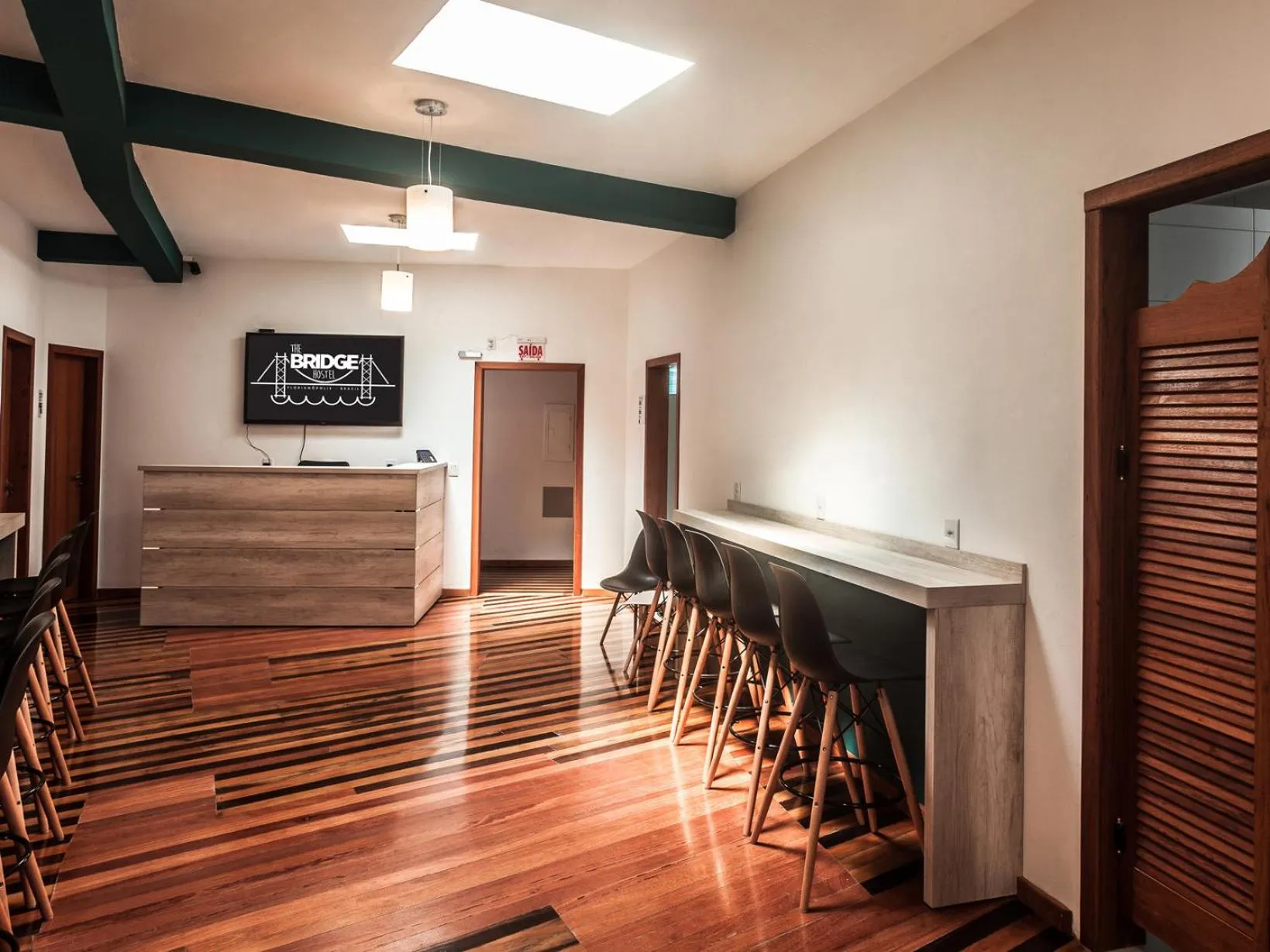 Restaurant/places to eat in The Bridge Hostel Florianópolis