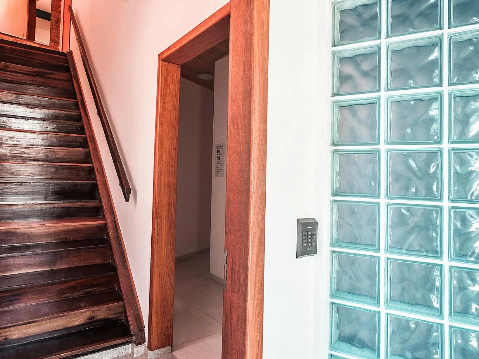 Facade/entrance in The Bridge Hostel Florianópolis