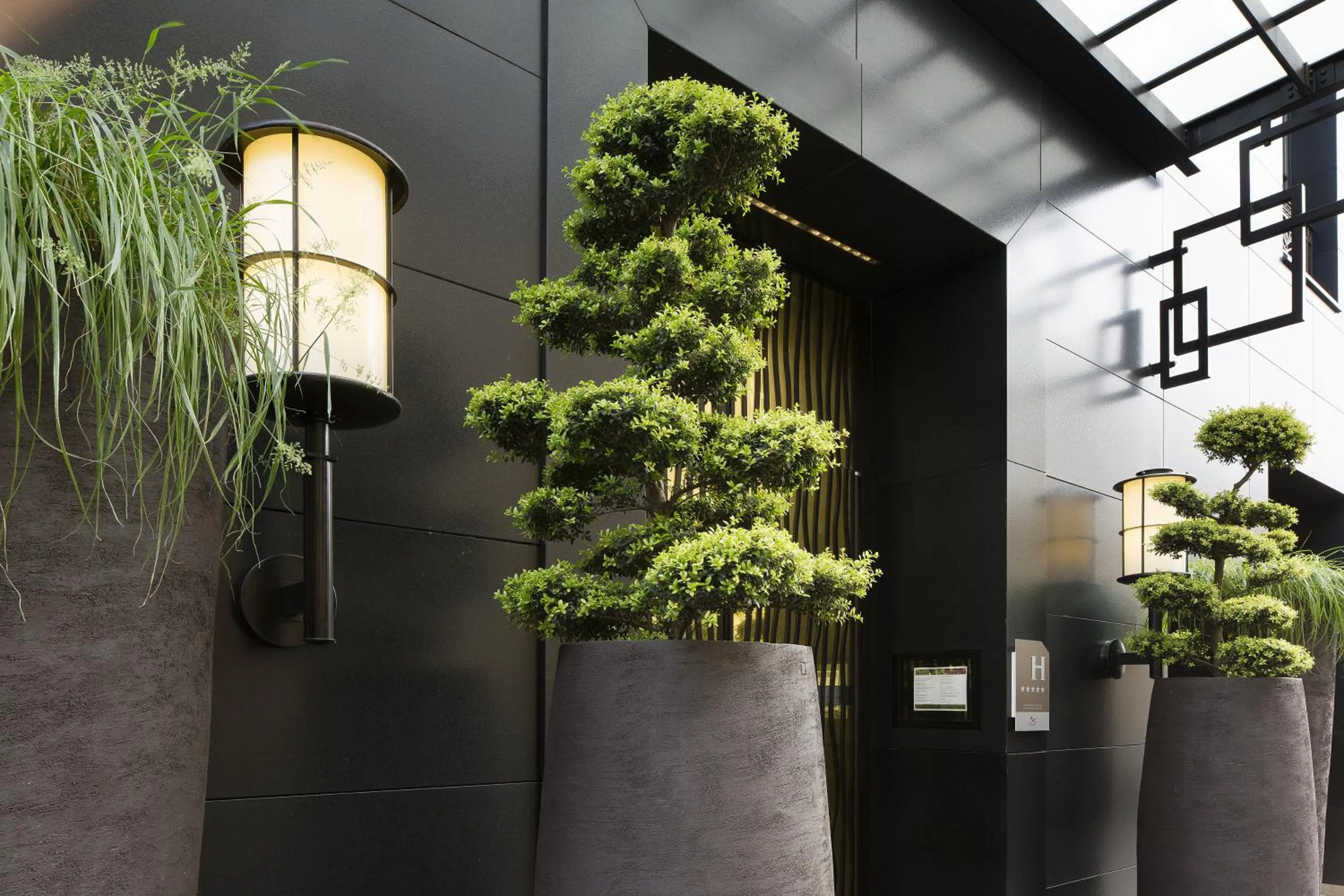 Property building in Hotel Marignan Champs-Elysées