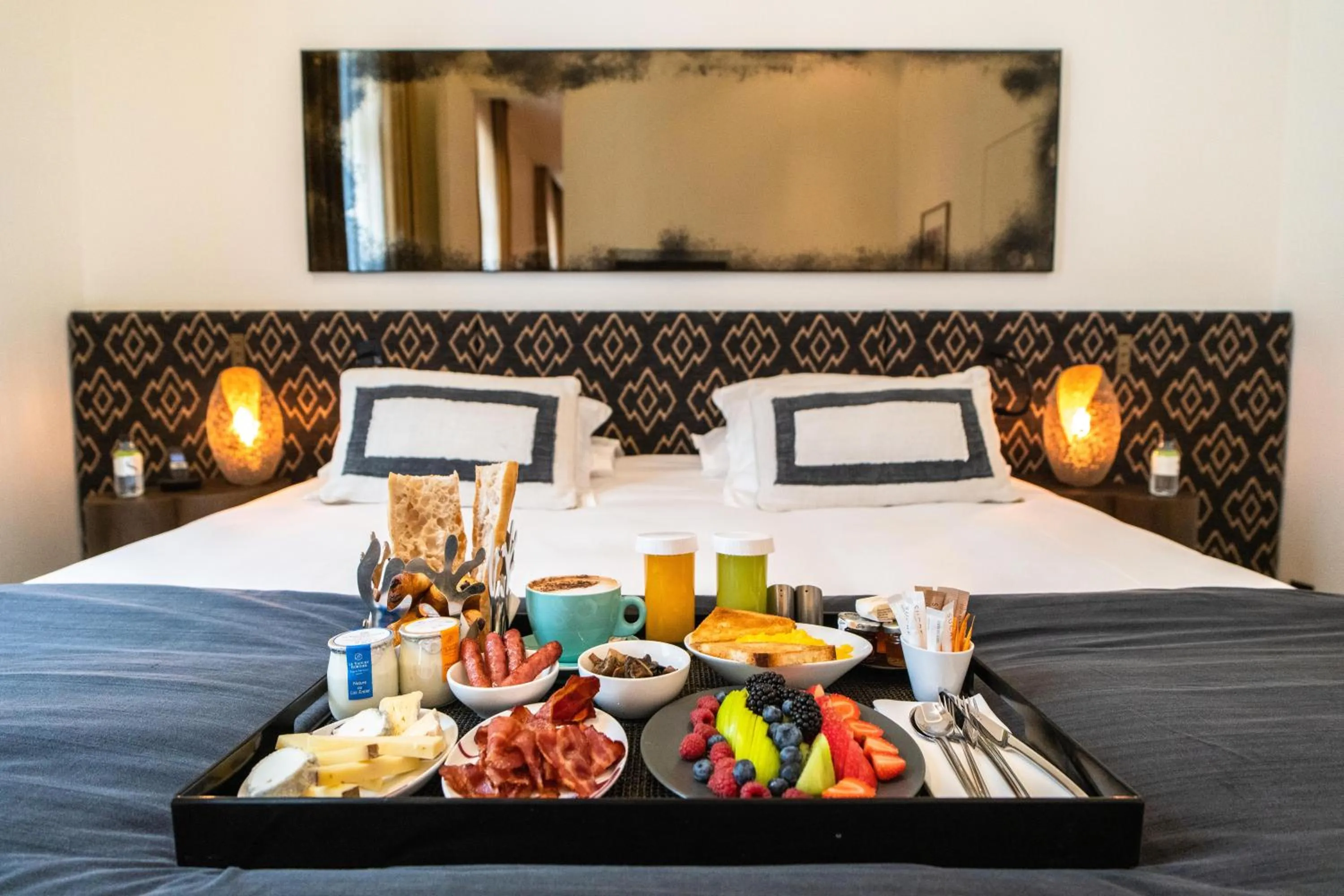 Bed in Hotel Marignan Champs-Elysées