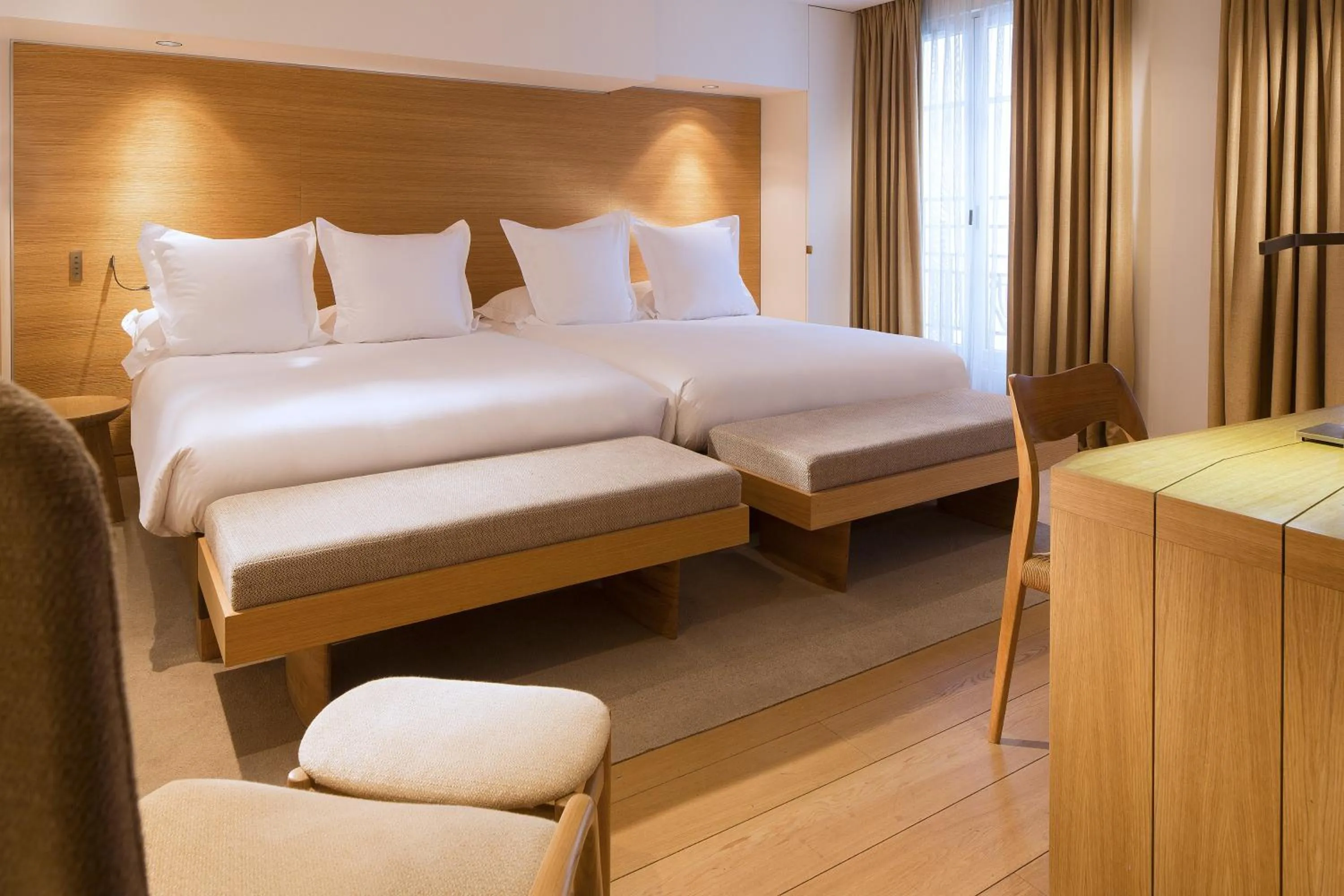 Photo of the whole room, Bed in Hotel Marignan Champs-Elysées