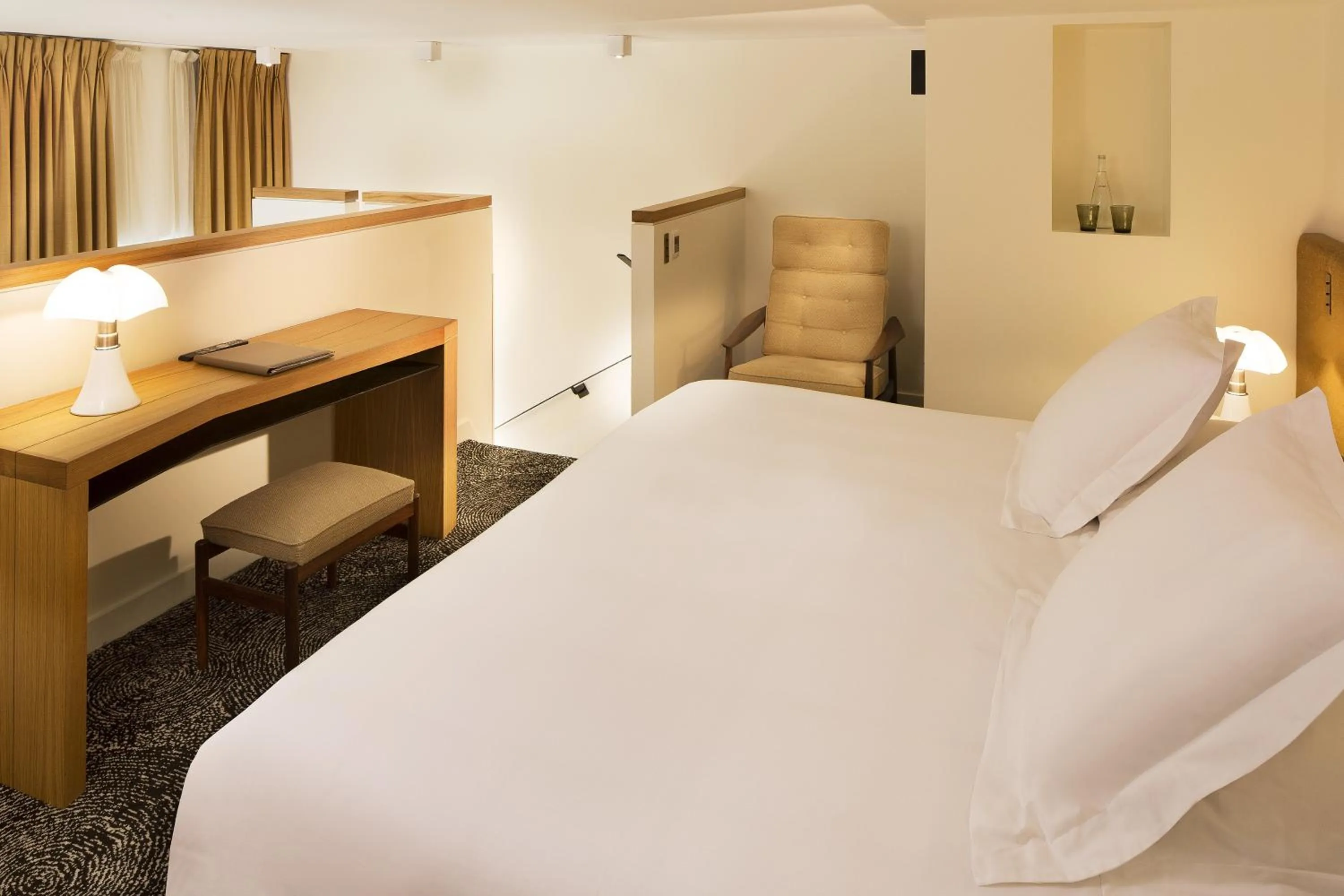 Photo of the whole room, Bed in Hotel Marignan Champs-Elysées