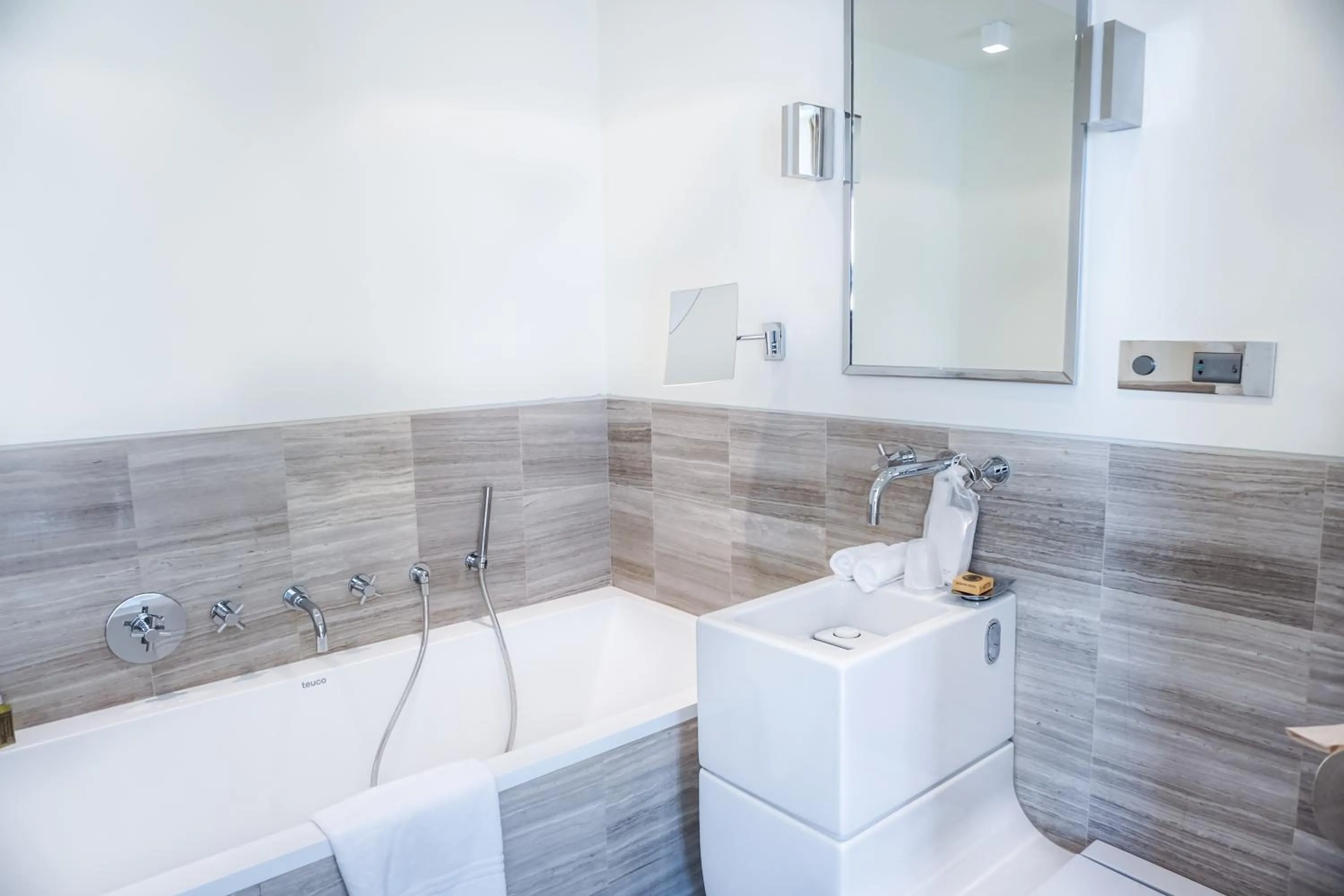 Bathroom in Hotel Marignan Champs-Elysées