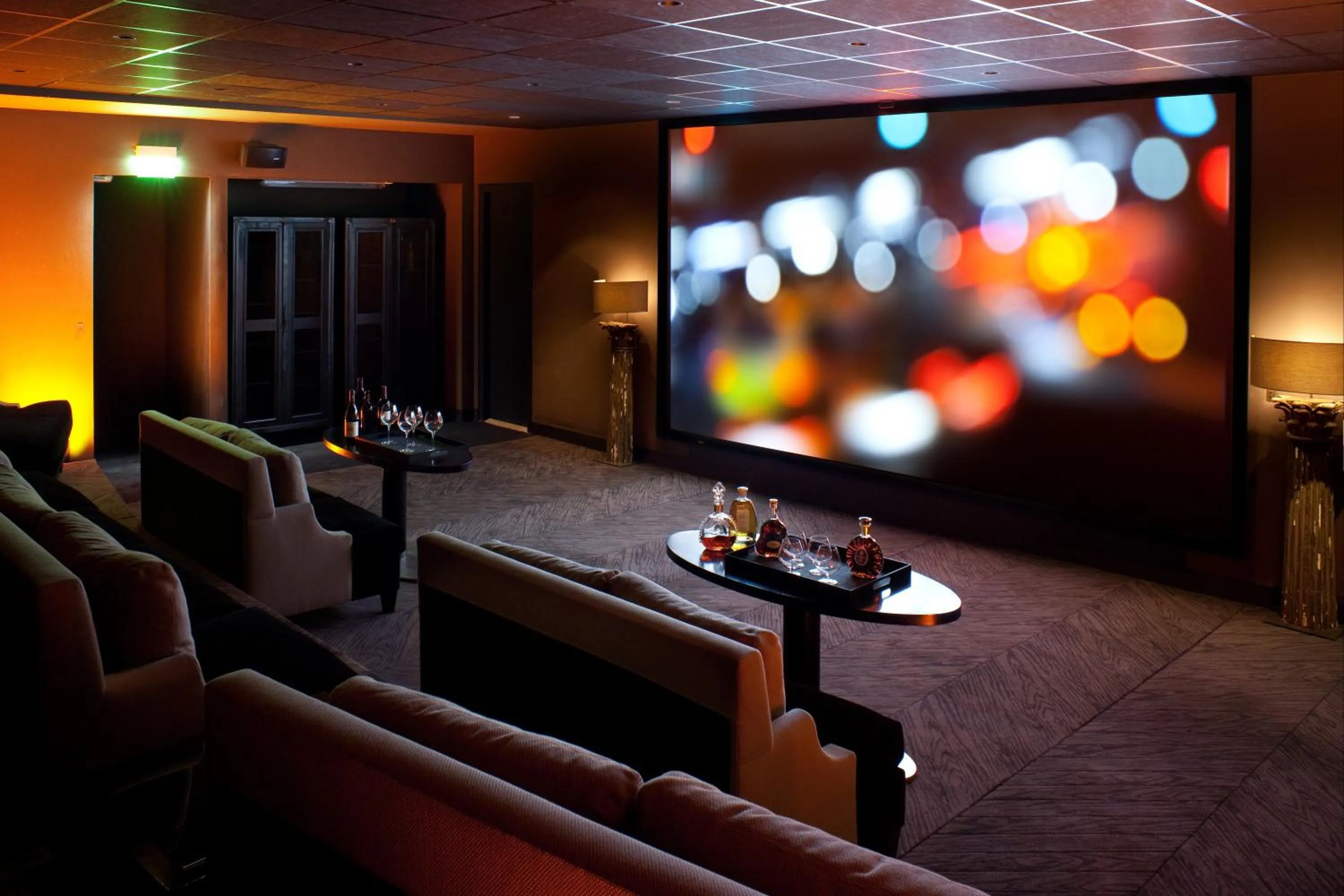 Communal lounge/ TV room in Hotel Marignan Champs-Elysées