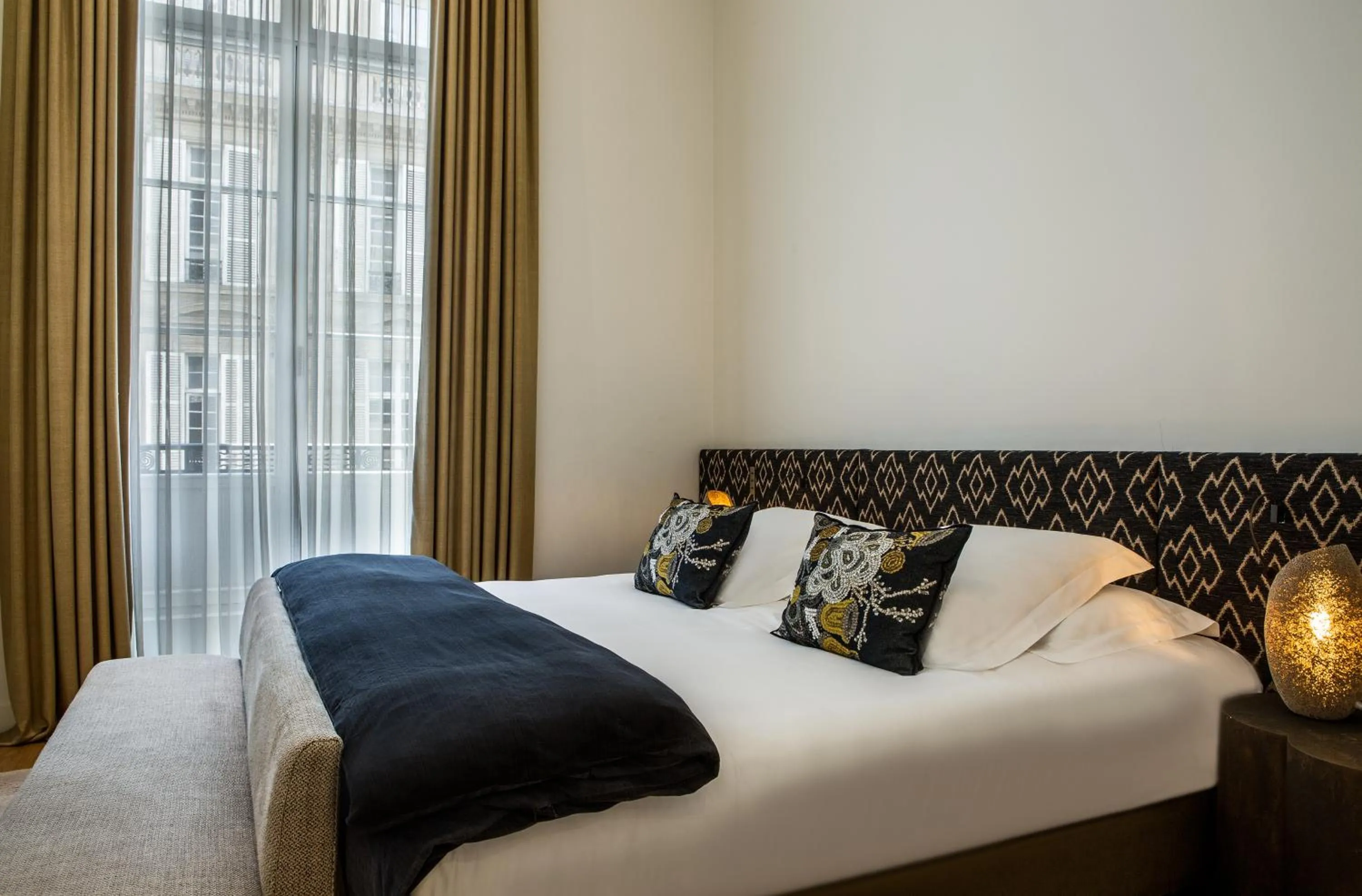 Bed in Hotel Marignan Champs-Elysées