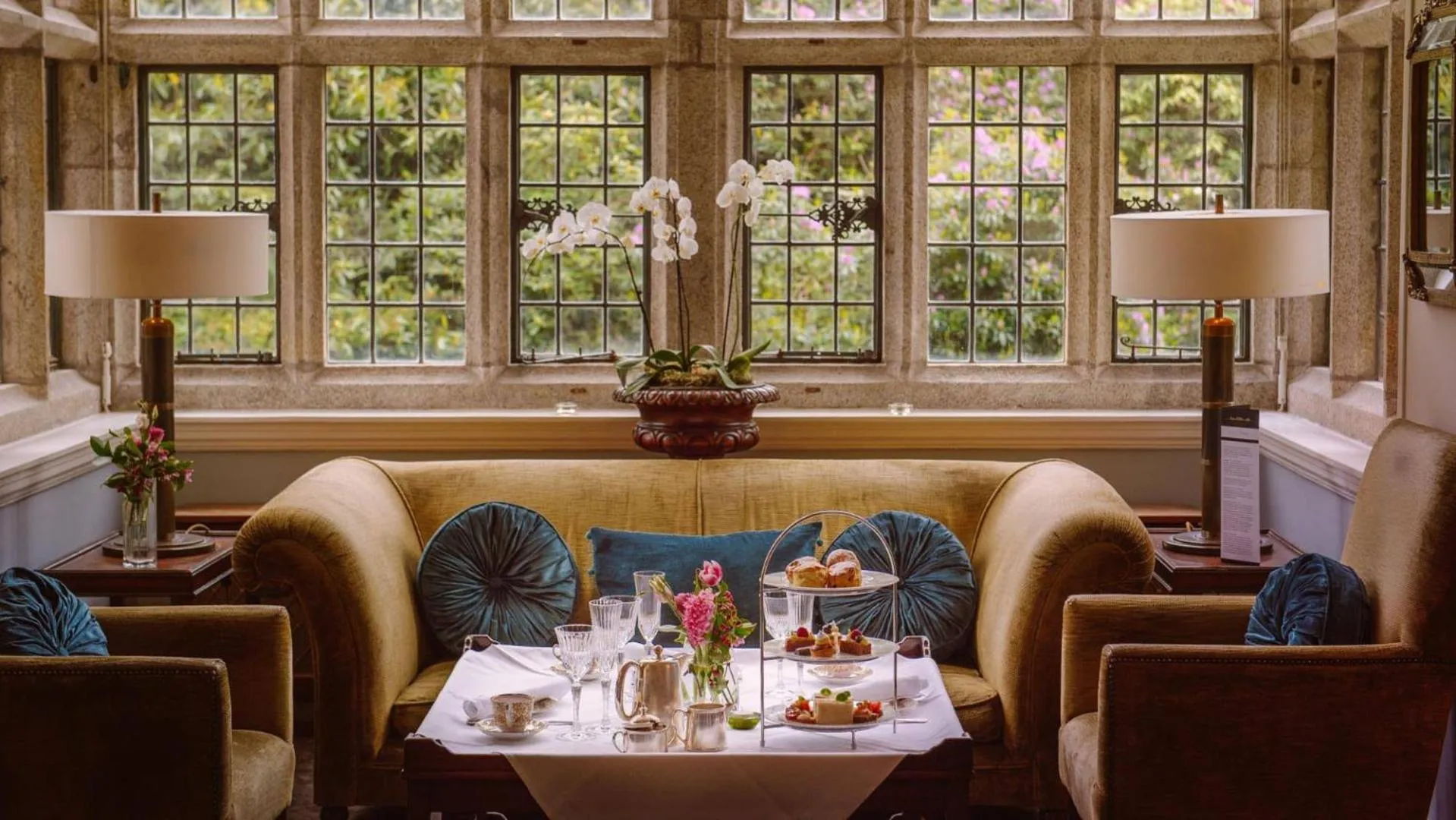 Lounge or bar in Waterford Castle Hotel Lodges