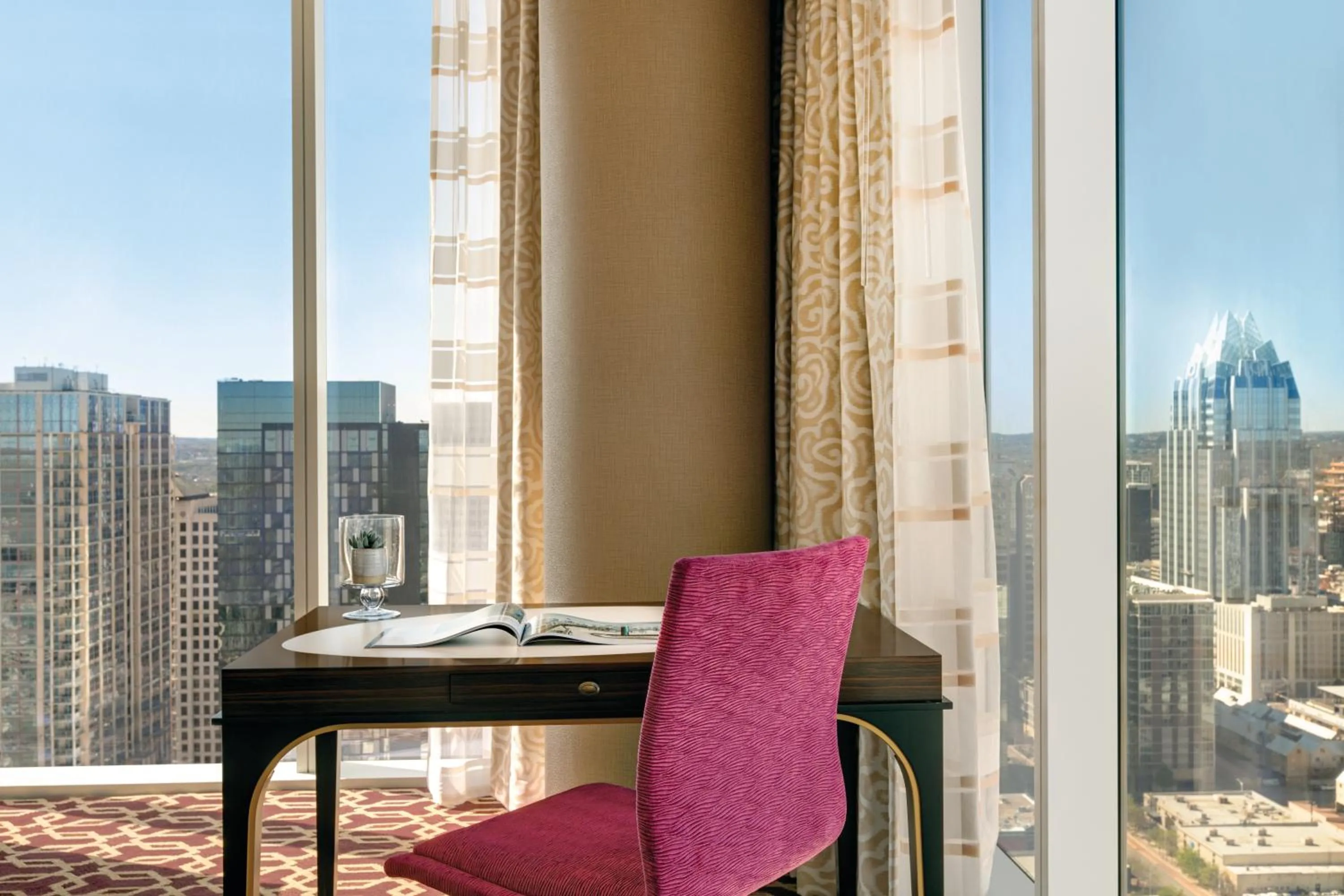 Seating area in Fairmont Austin