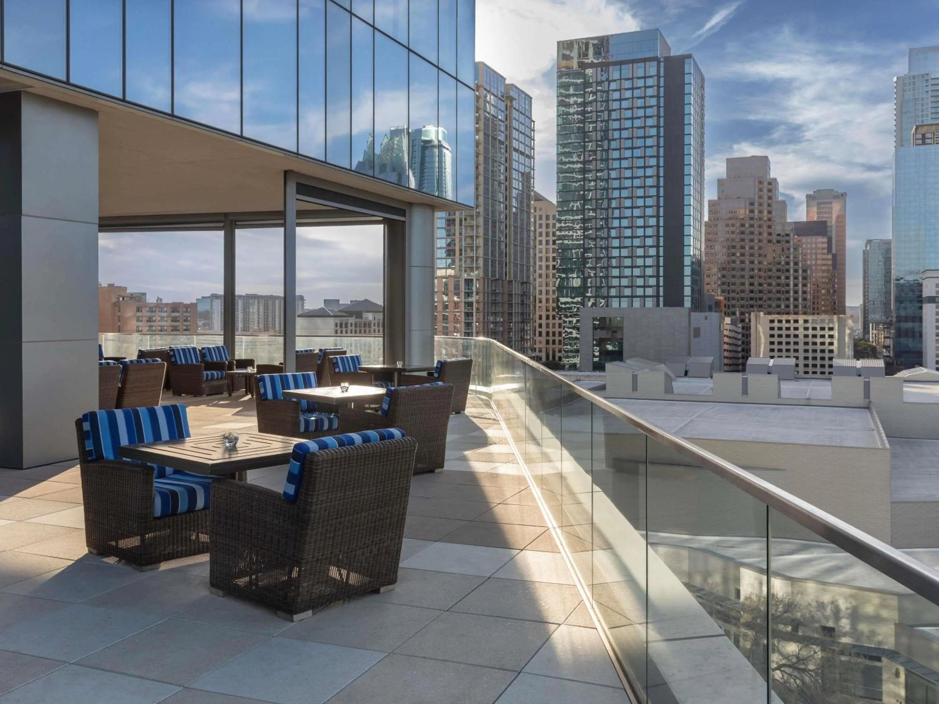 Lounge or bar in Fairmont Austin