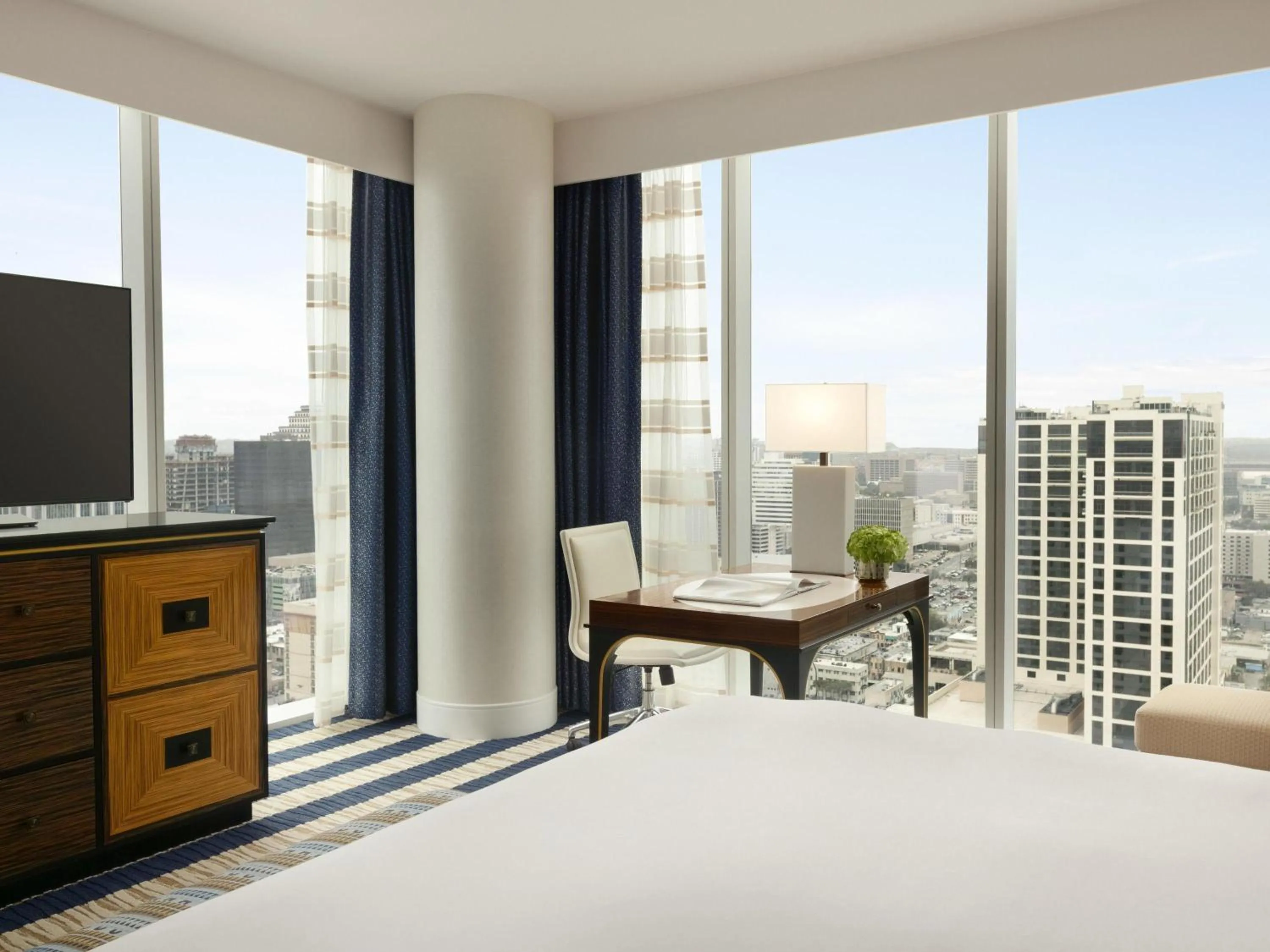 Bedroom, Bed in Fairmont Austin