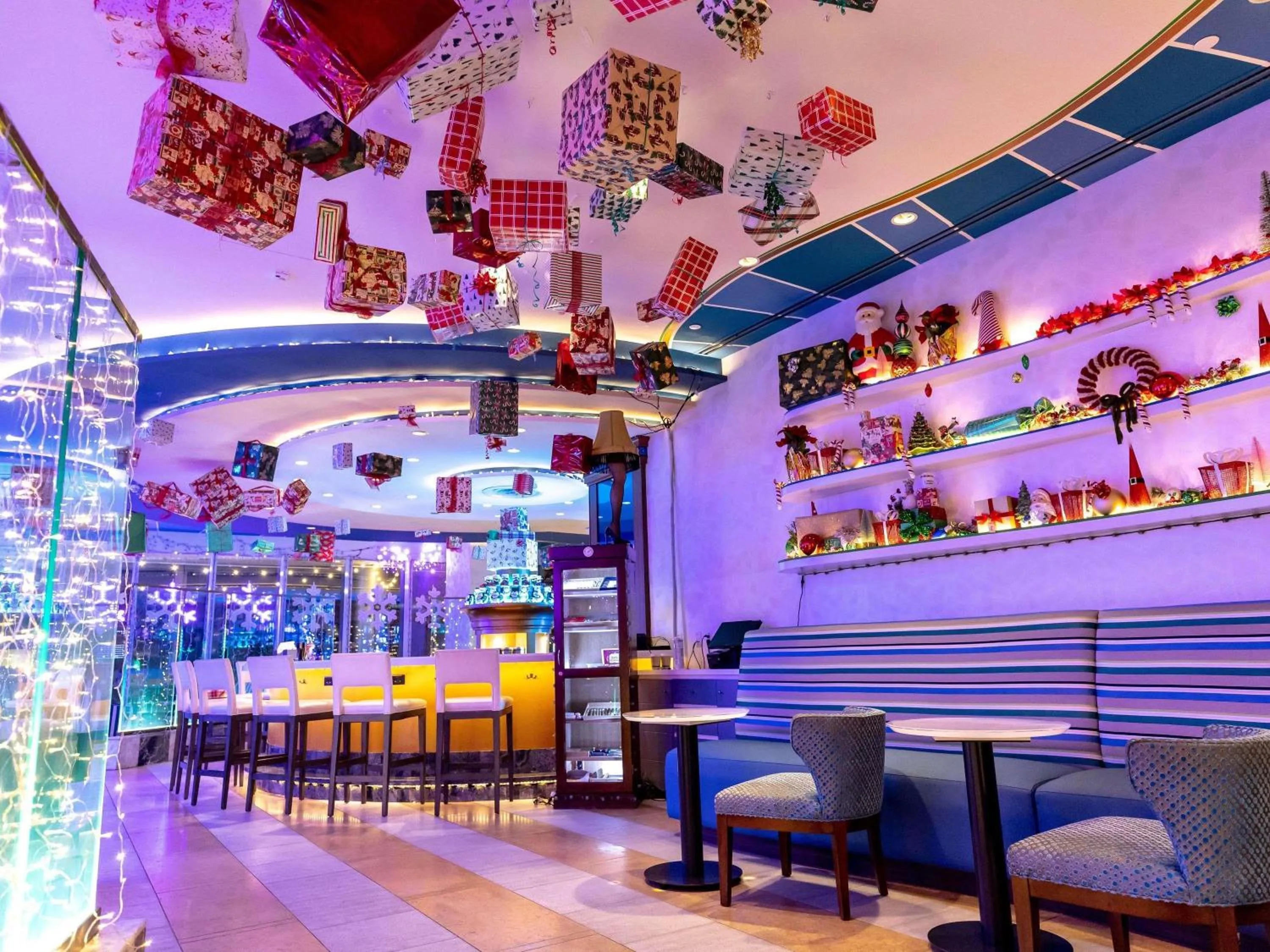 Lounge or bar in Fairmont Austin