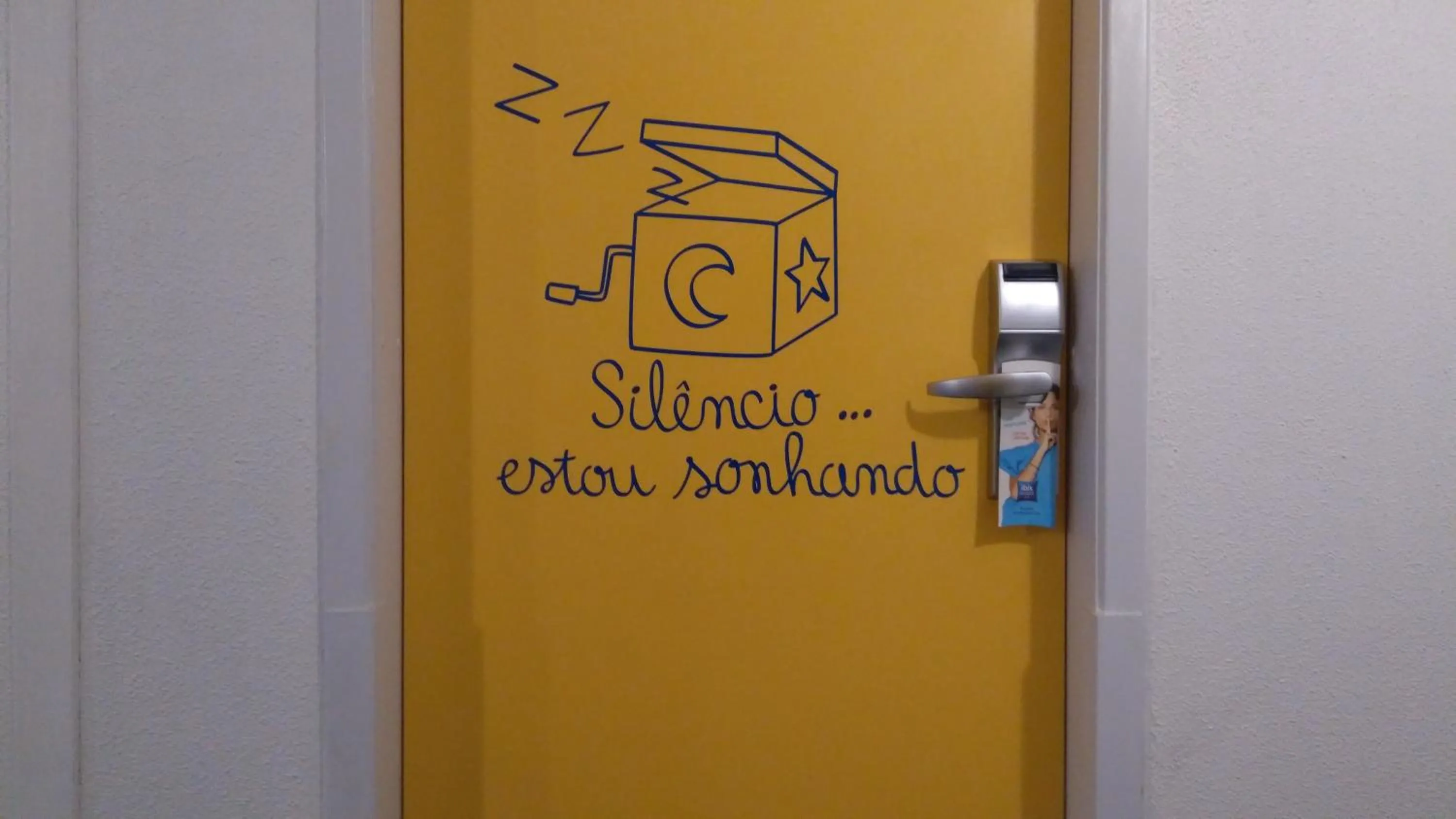 Property logo or sign in ibis budget Curitiba Centro