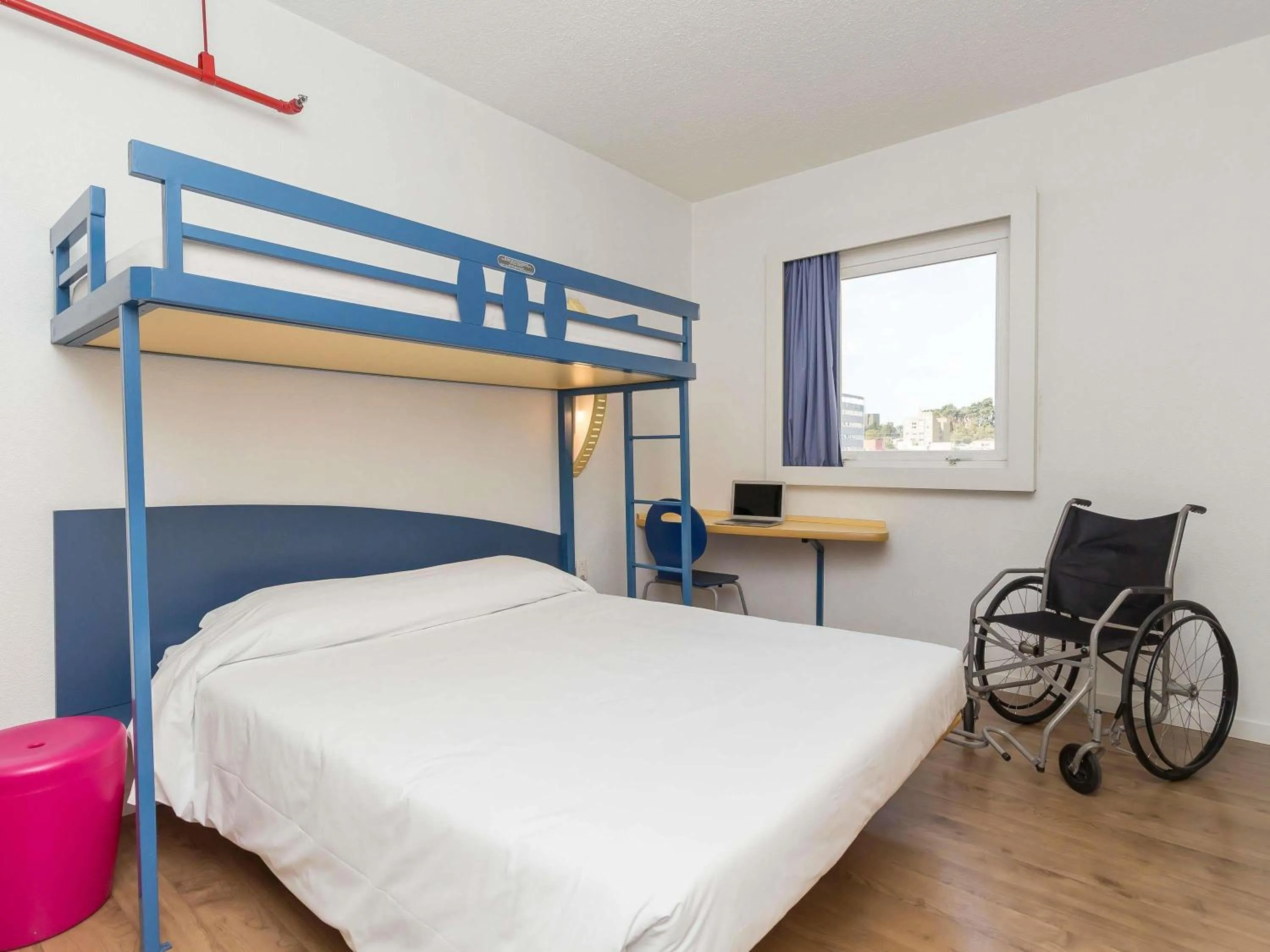 Bedroom, Bed in ibis budget Curitiba Centro