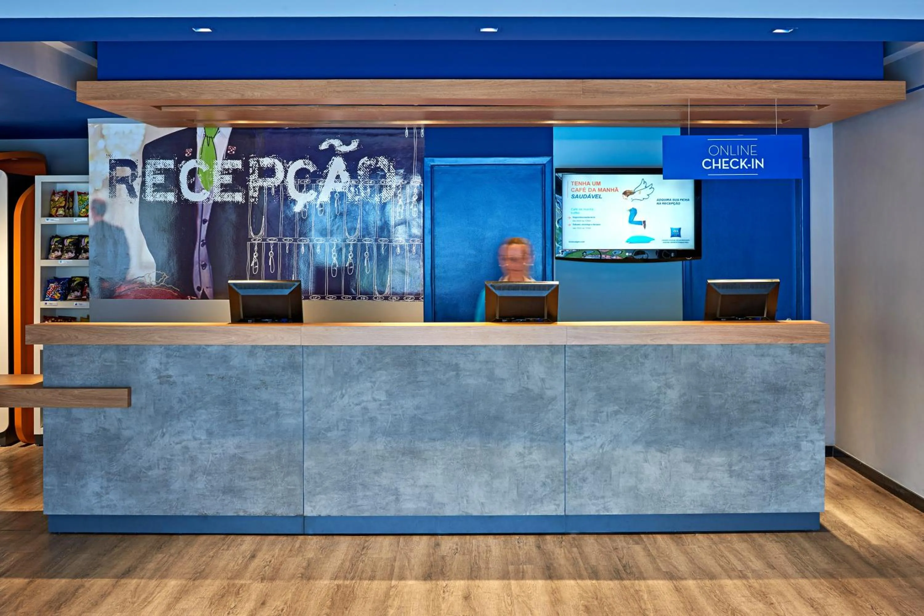 Lobby or reception in ibis budget Curitiba Centro