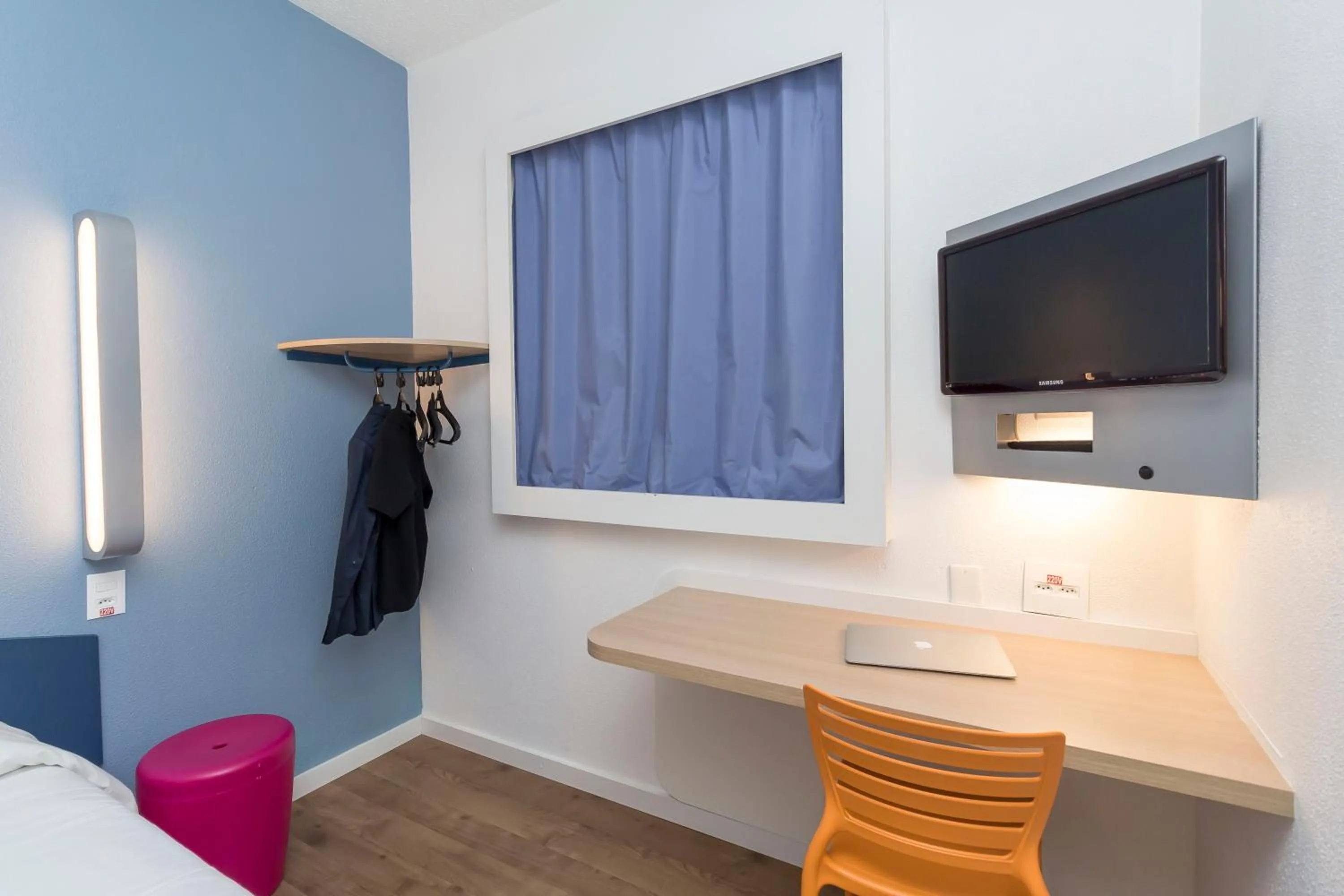 Staff, Bed in ibis budget Curitiba Centro