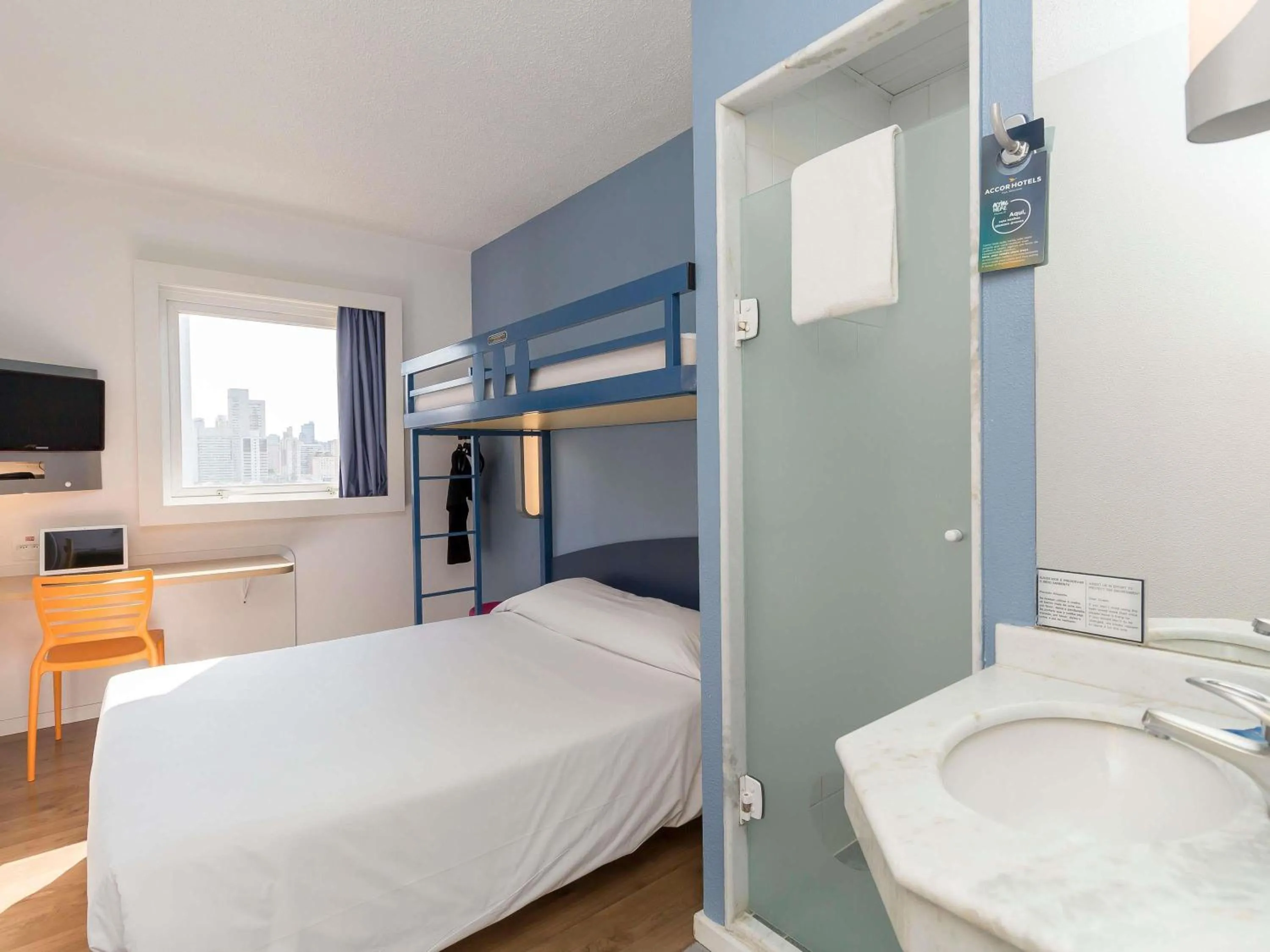 Bedroom, Bed in ibis budget Curitiba Centro