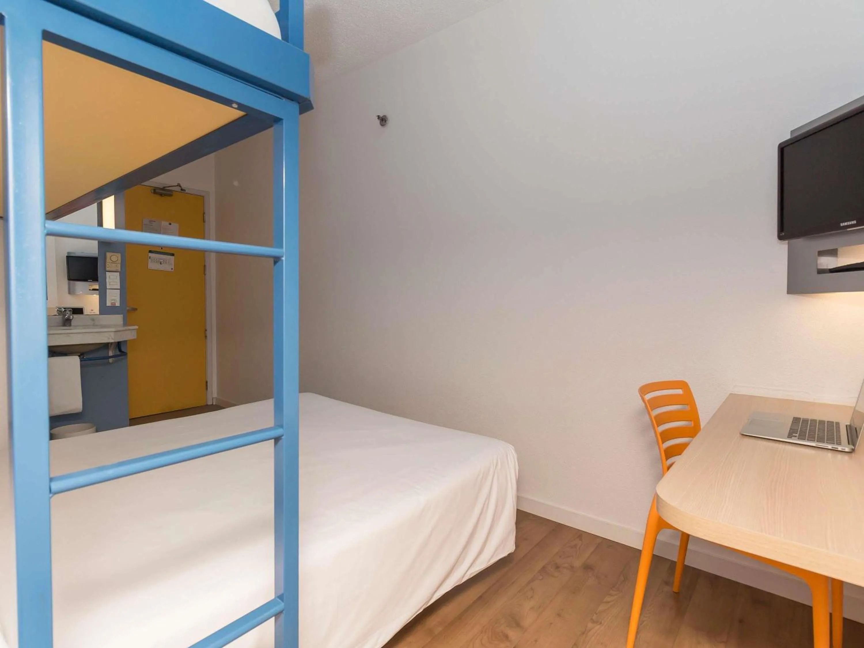 Bedroom, Bed in ibis budget Curitiba Centro
