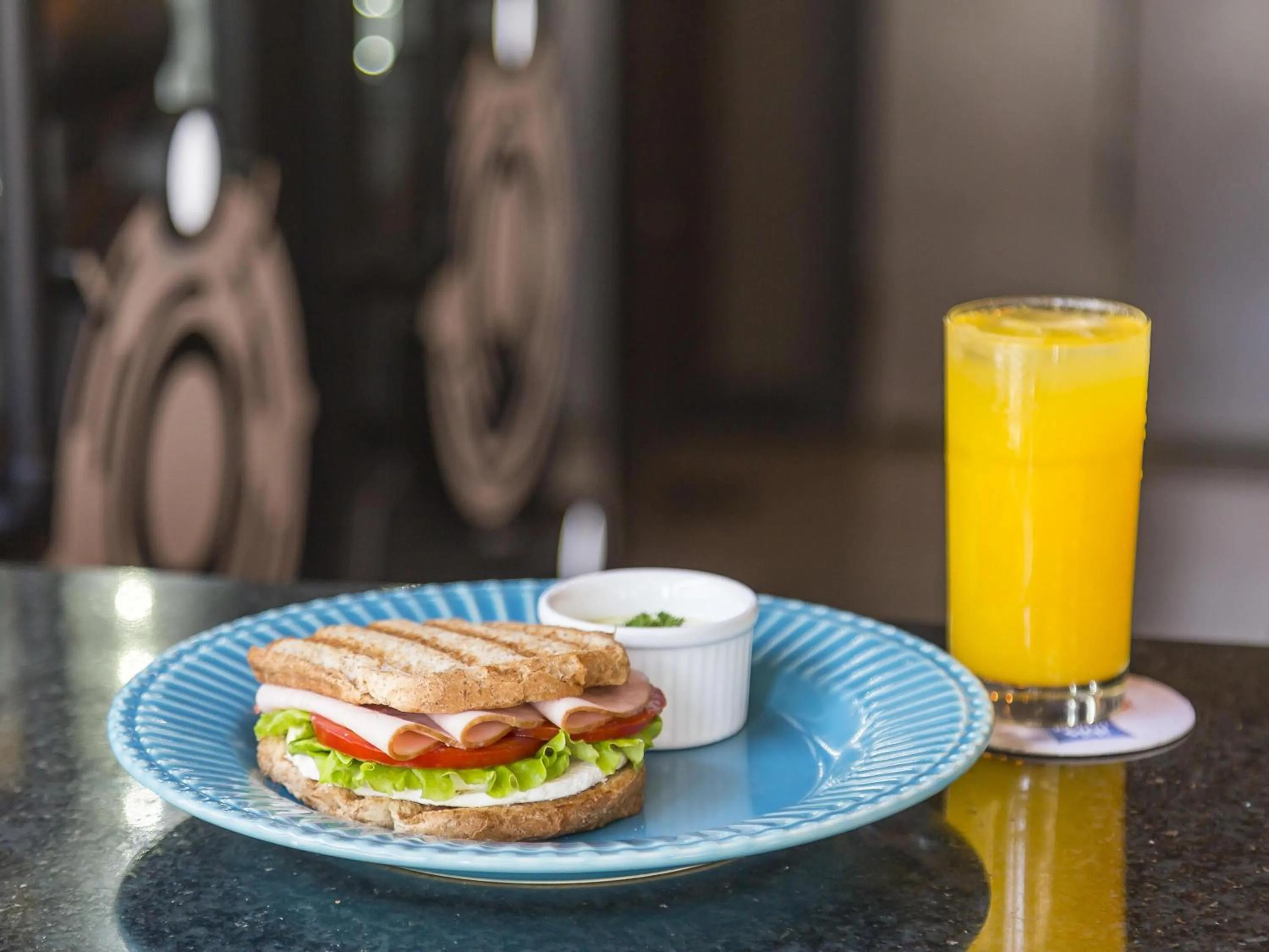 Lounge or bar in ibis budget Blumenau