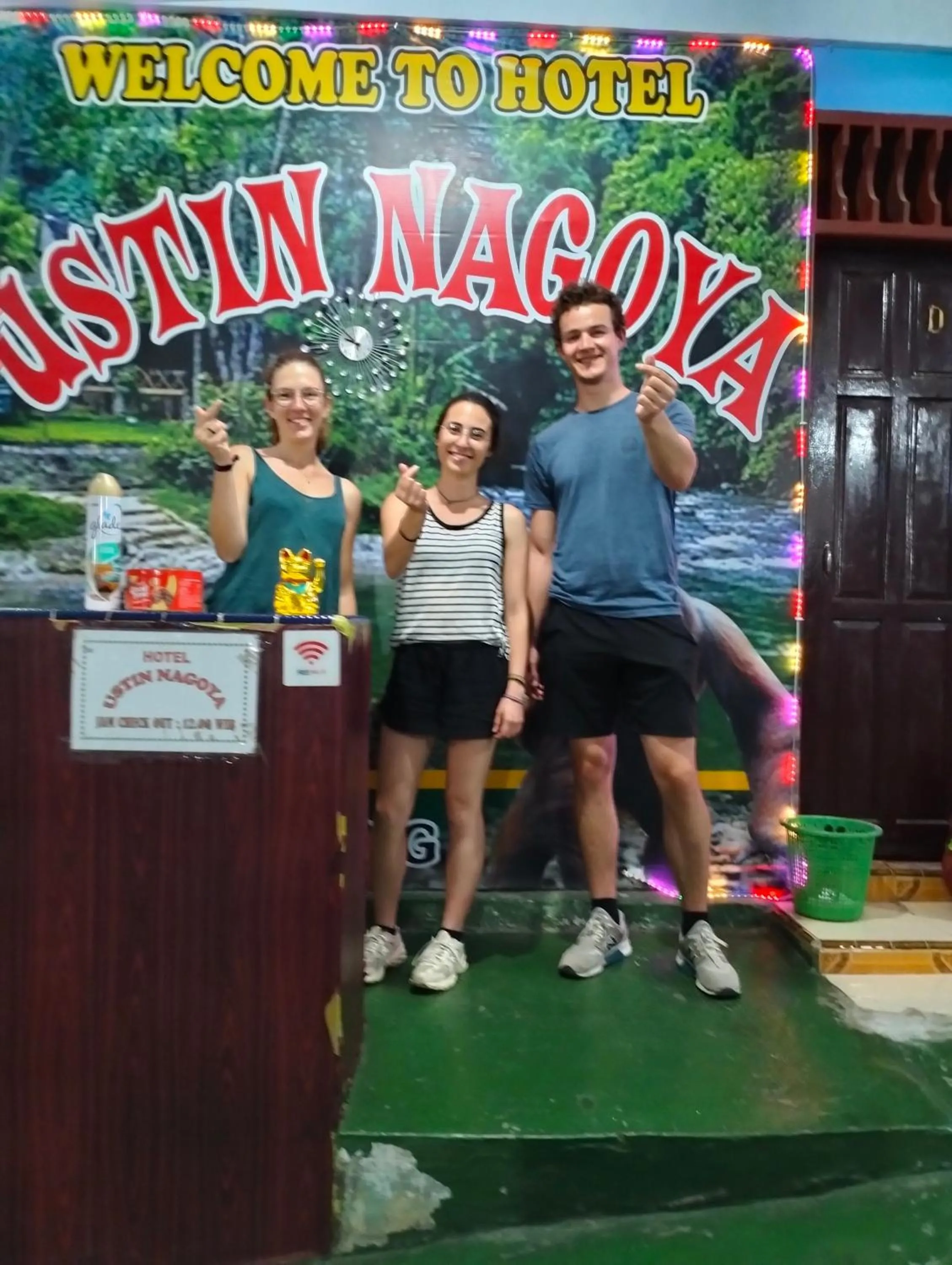 group of guests in Ustin Nagoya Bukit Lawang Orangutan Trekking & transport only book with us