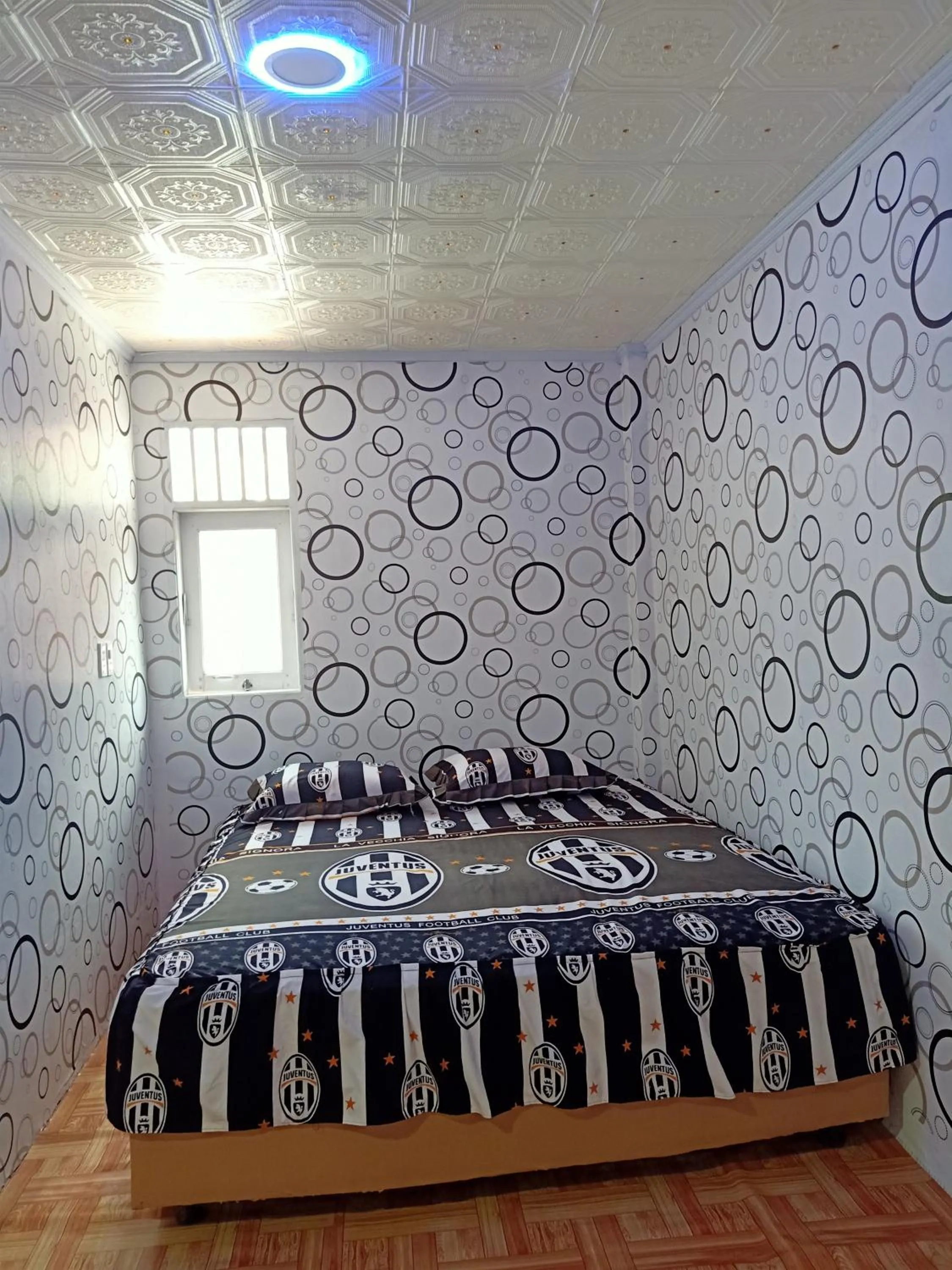 Bed in Ustin Nagoya Bukit Lawang Orangutan Trekking & transport only book with us