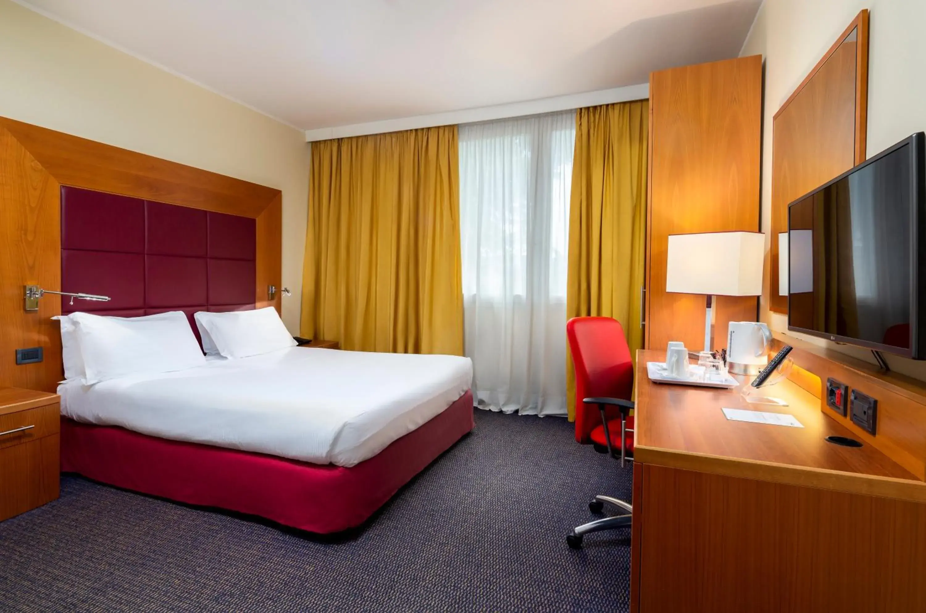 Standard Queen Room in Crowne Plaza Venice East by IHG Standard Queen Room in Crowne Plaza Venice East by IHG