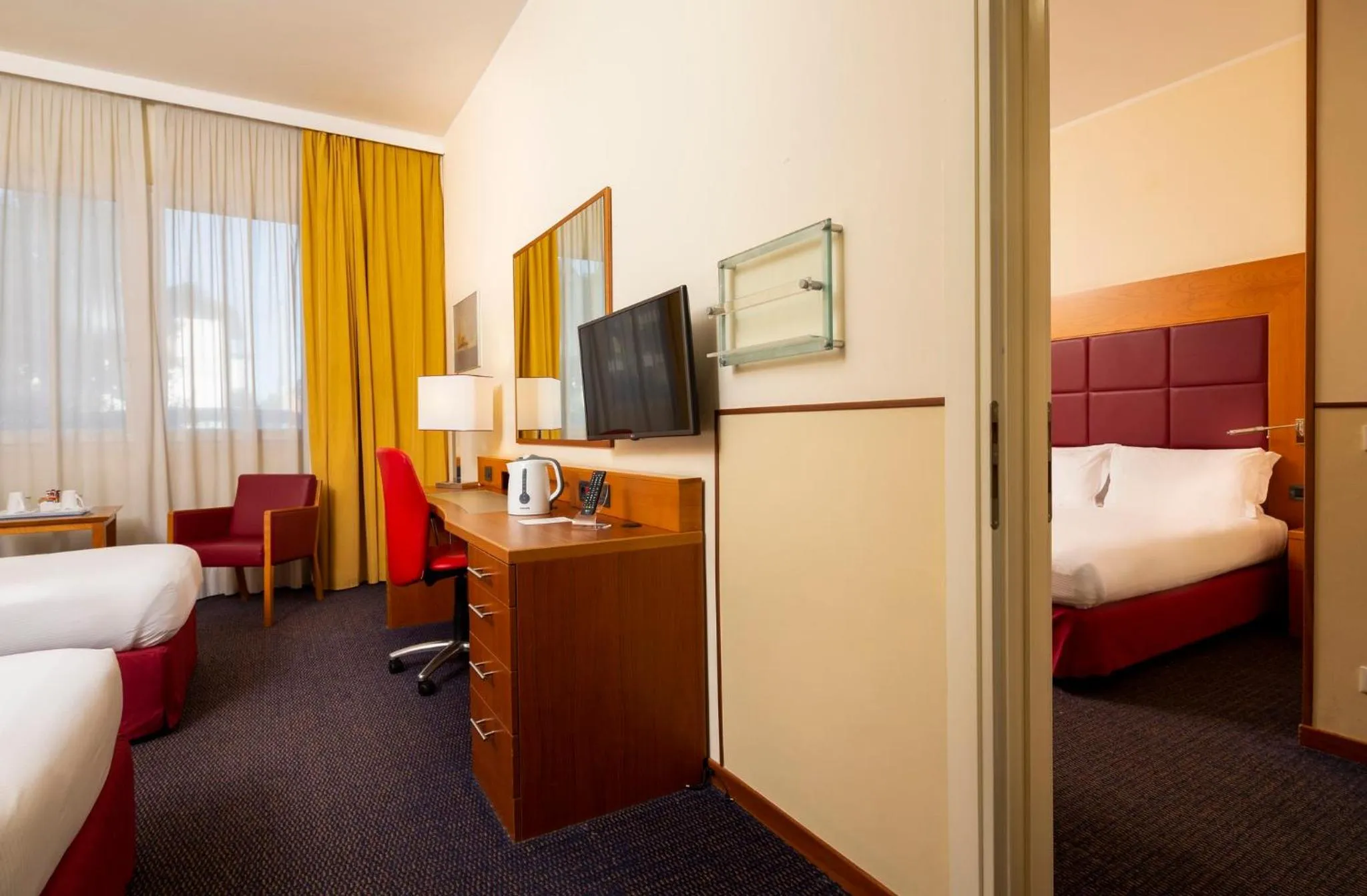 Photo of the whole room, Bed in Crowne Plaza Venice East by IHG