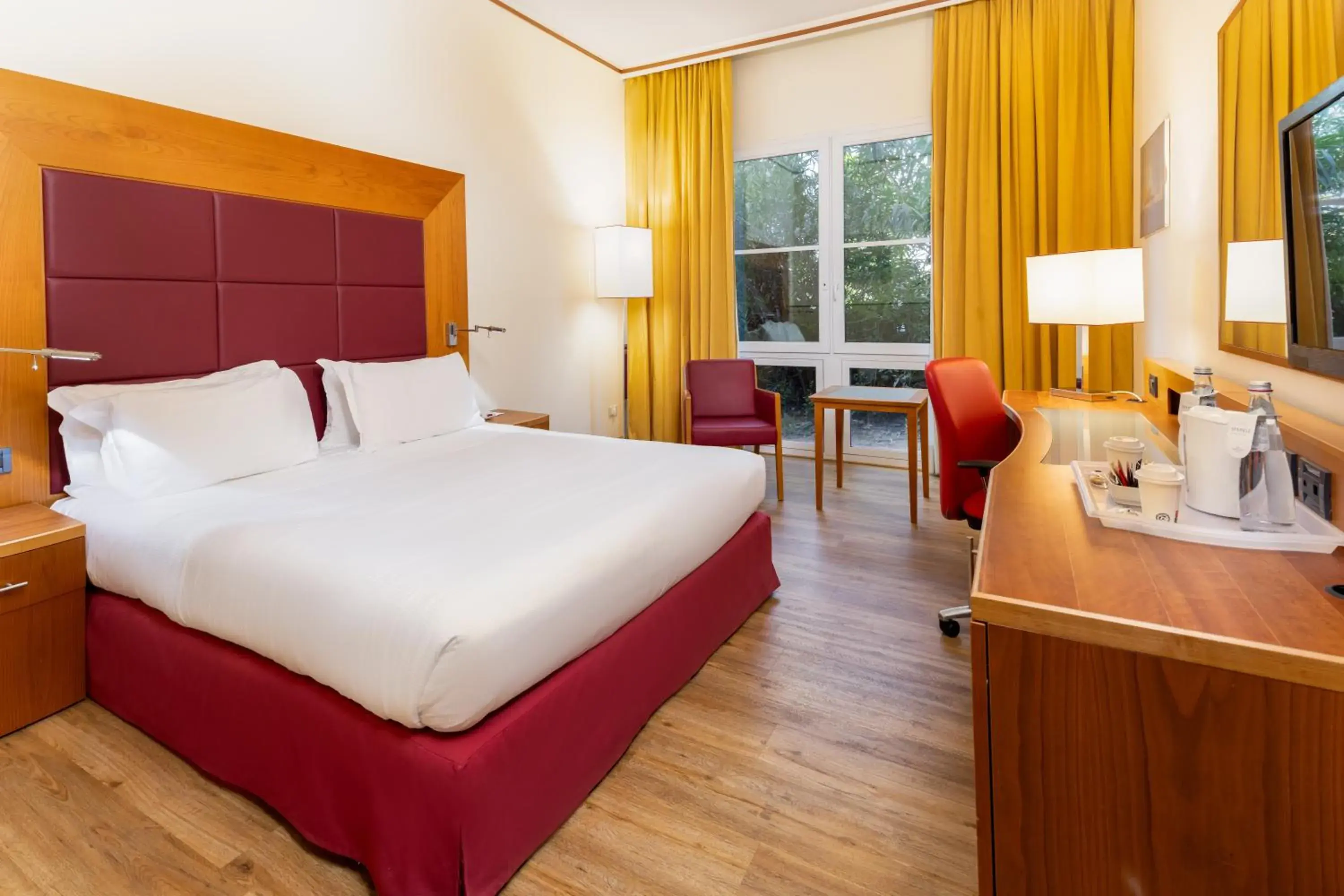 Bedroom, Bed in Crowne Plaza Venice East by IHG Bedroom, Bed in Crowne Plaza Venice East by IHG