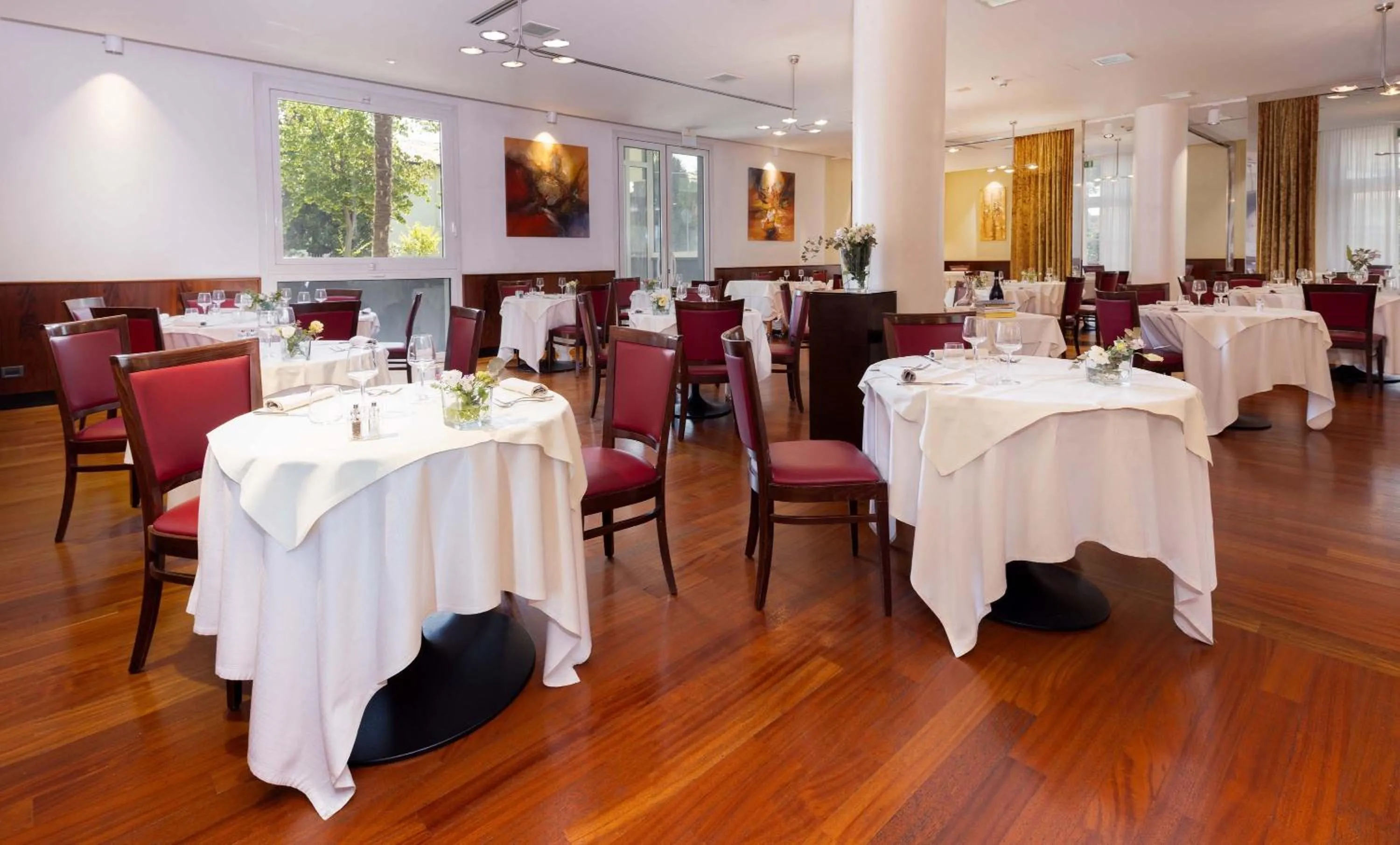 Restaurant/places to eat in Crowne Plaza Venice East by IHG