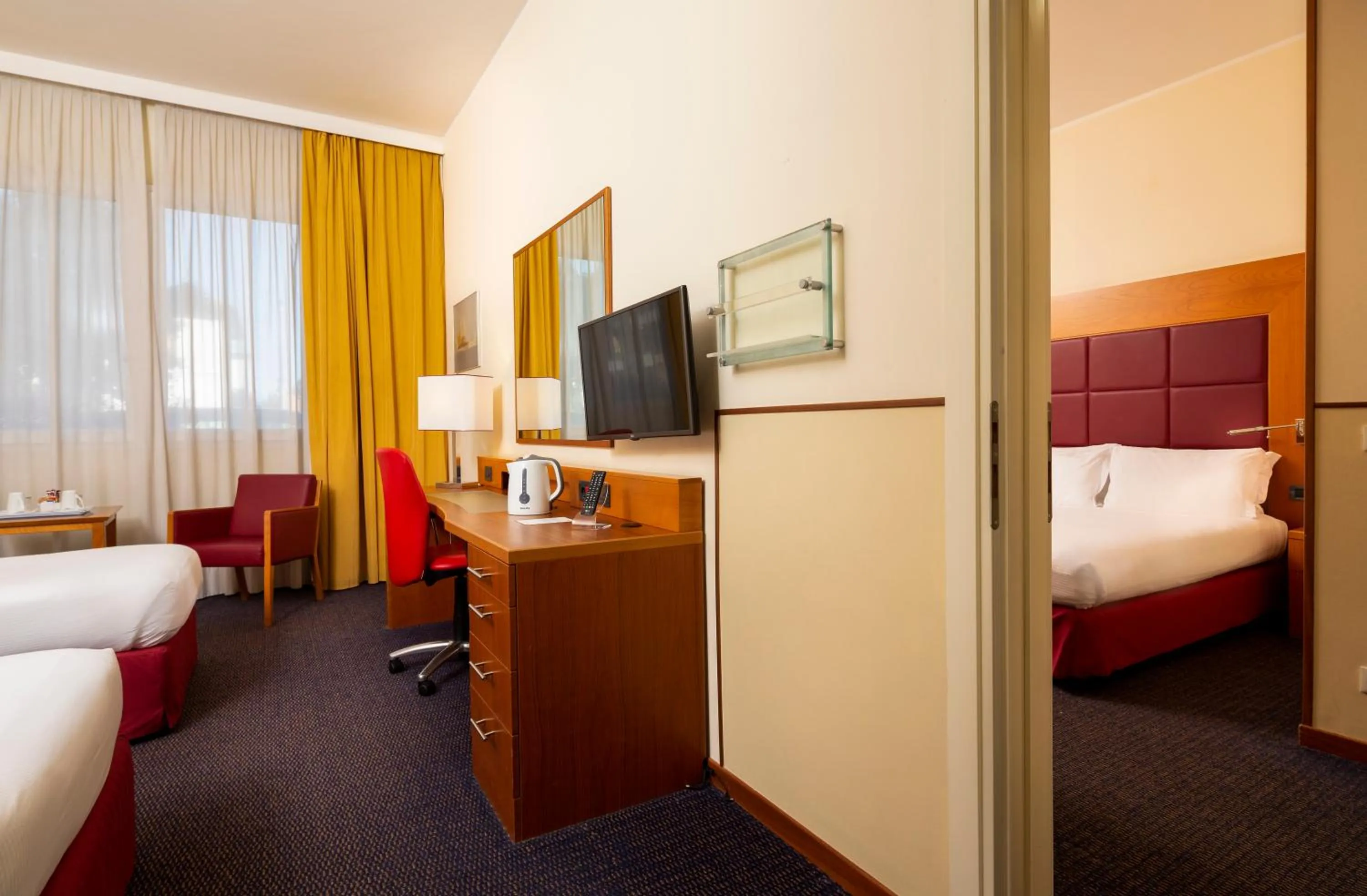 Photo of the whole room, Bed in Crowne Plaza Venice East by IHG