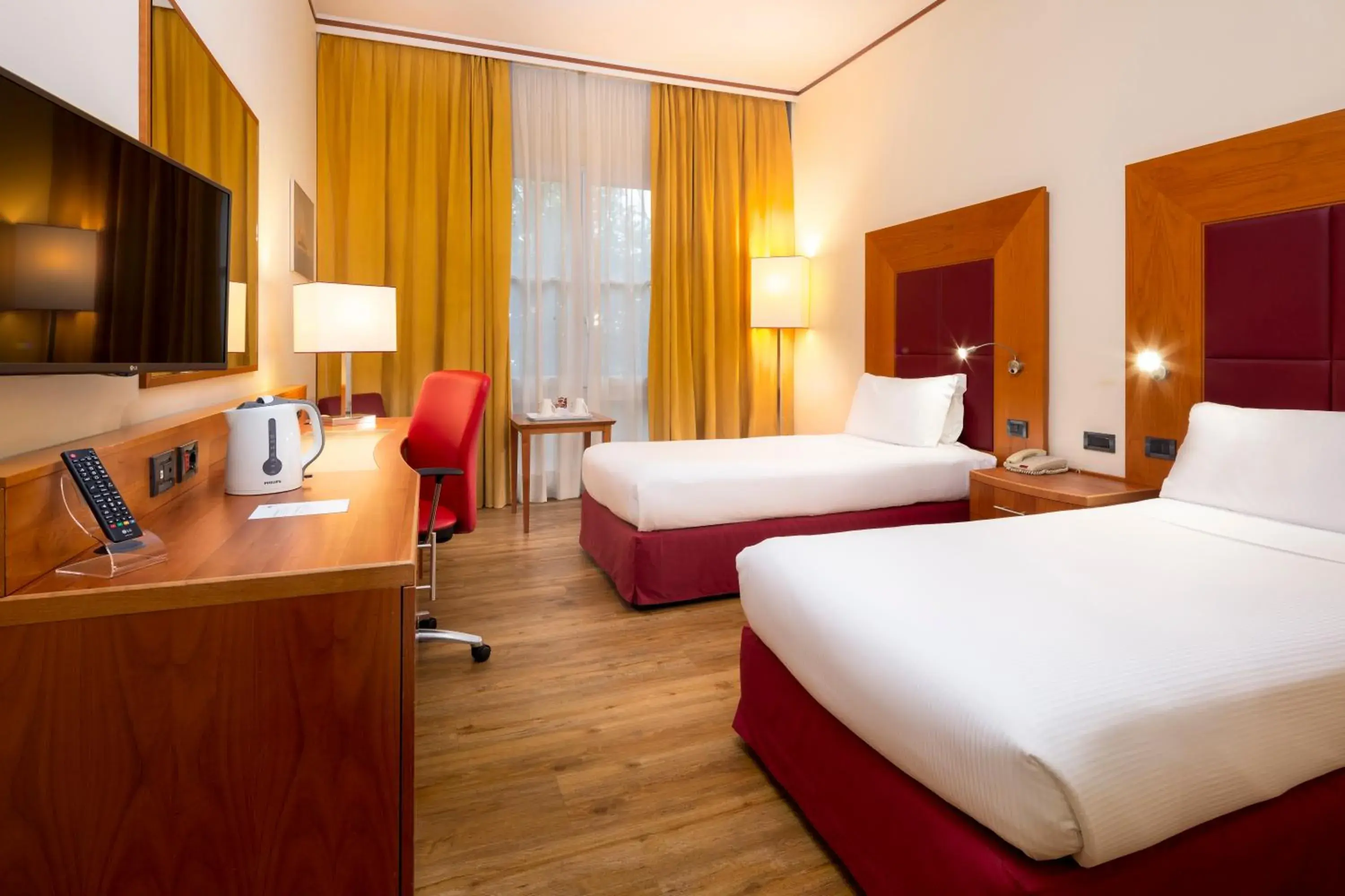 Standard Twin Room - Disability Access in Crowne Plaza Venice East by IHG Standard Twin Room - Disability Access in Crowne Plaza Venice East by IHG