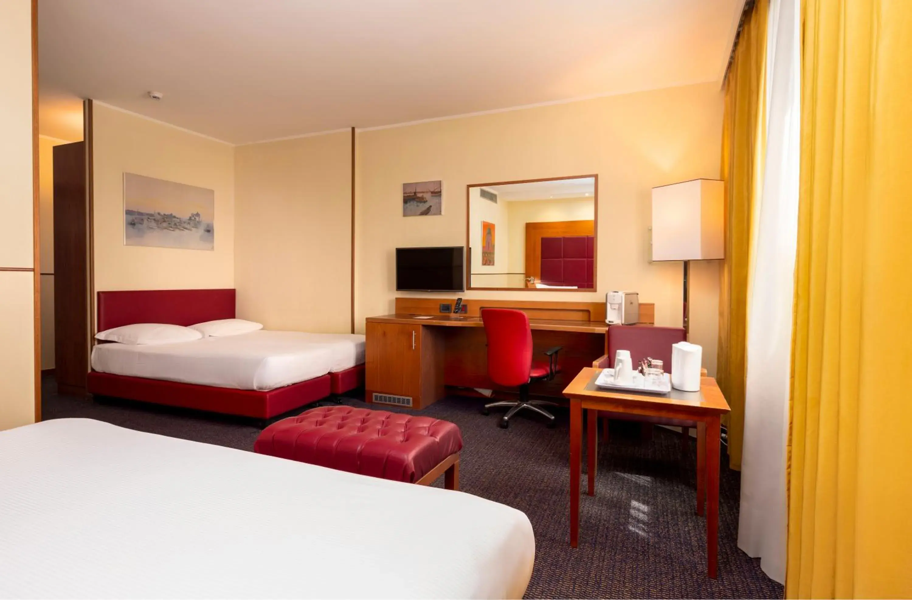 Bedroom, Bed in Crowne Plaza Venice East by IHG Bedroom, Bed in Crowne Plaza Venice East by IHG