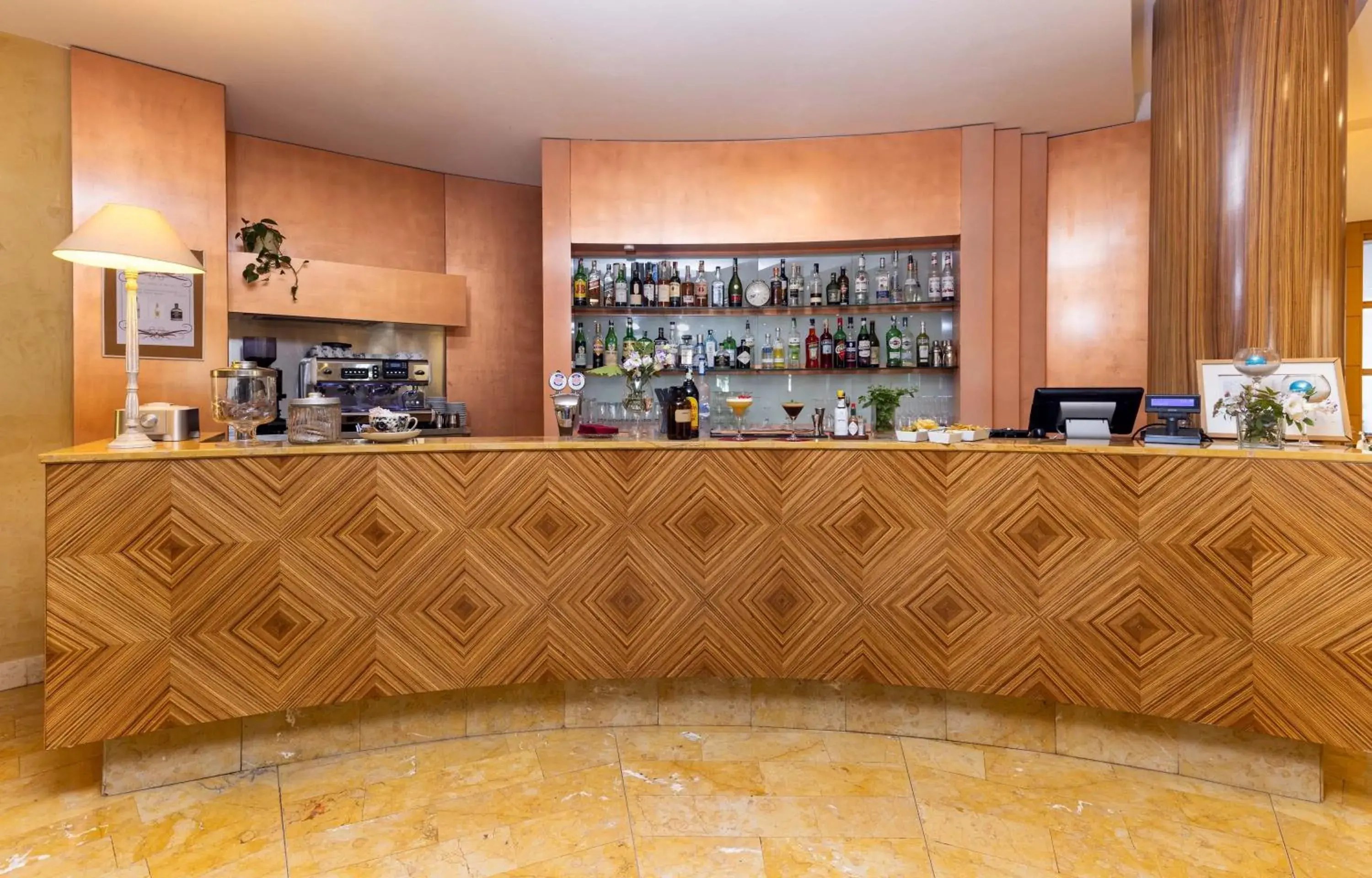 Lounge or bar in Crowne Plaza Venice East by IHG Lounge or bar in Crowne Plaza Venice East by IHG