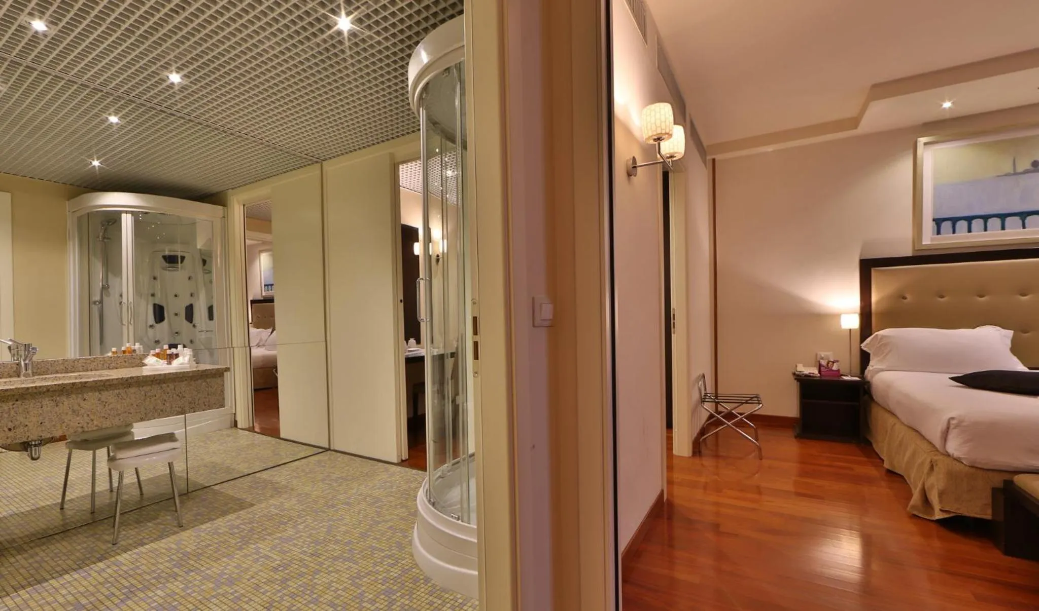 Bathroom, Bed in Crowne Plaza Venice East by IHG